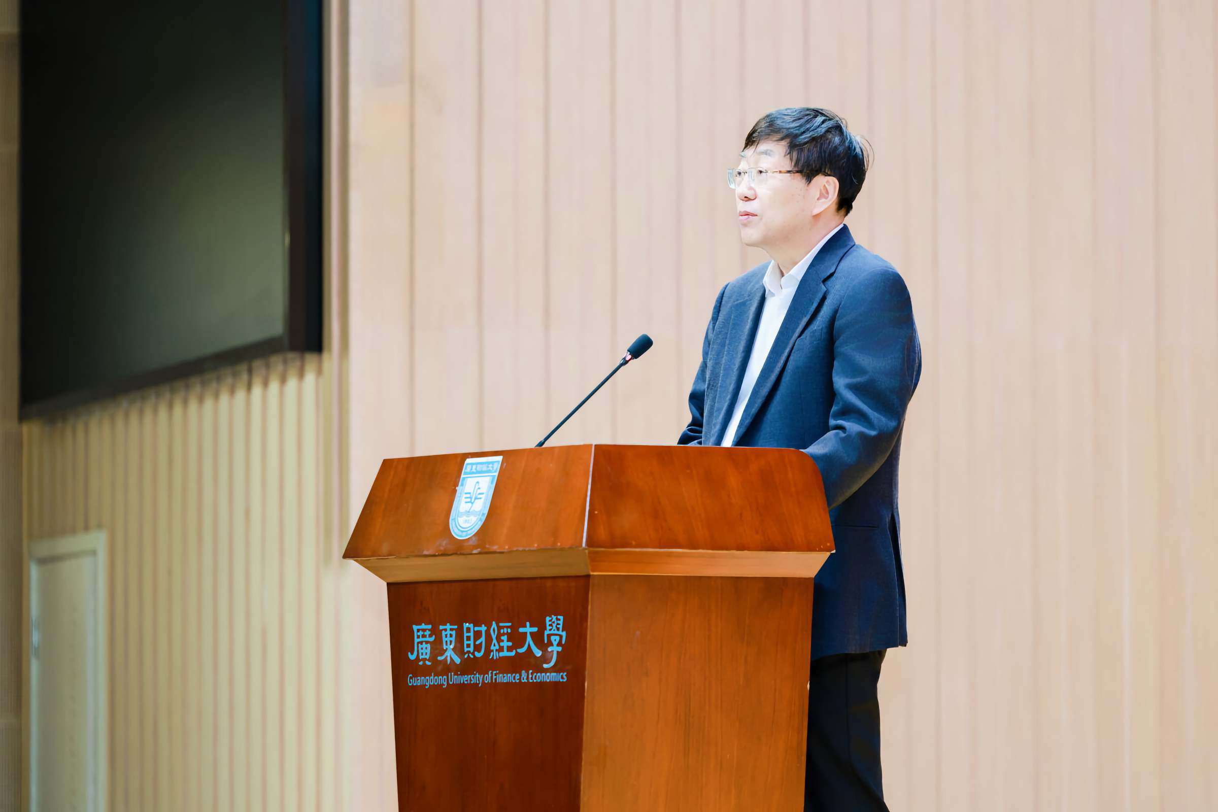 丁亚平会长作主旨演讲