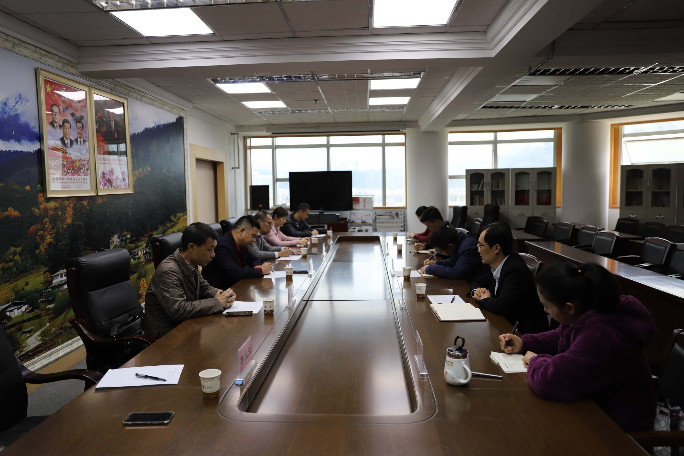 杜承铭与林芝市委组织部相关负责人座谈