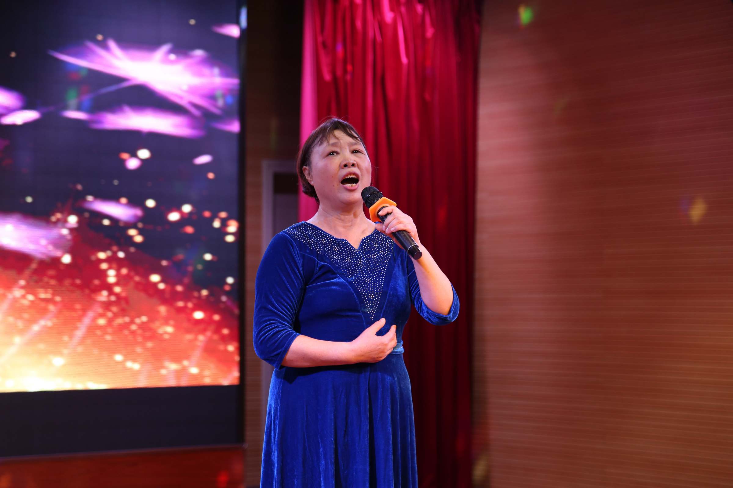 女声独唱《绒花》