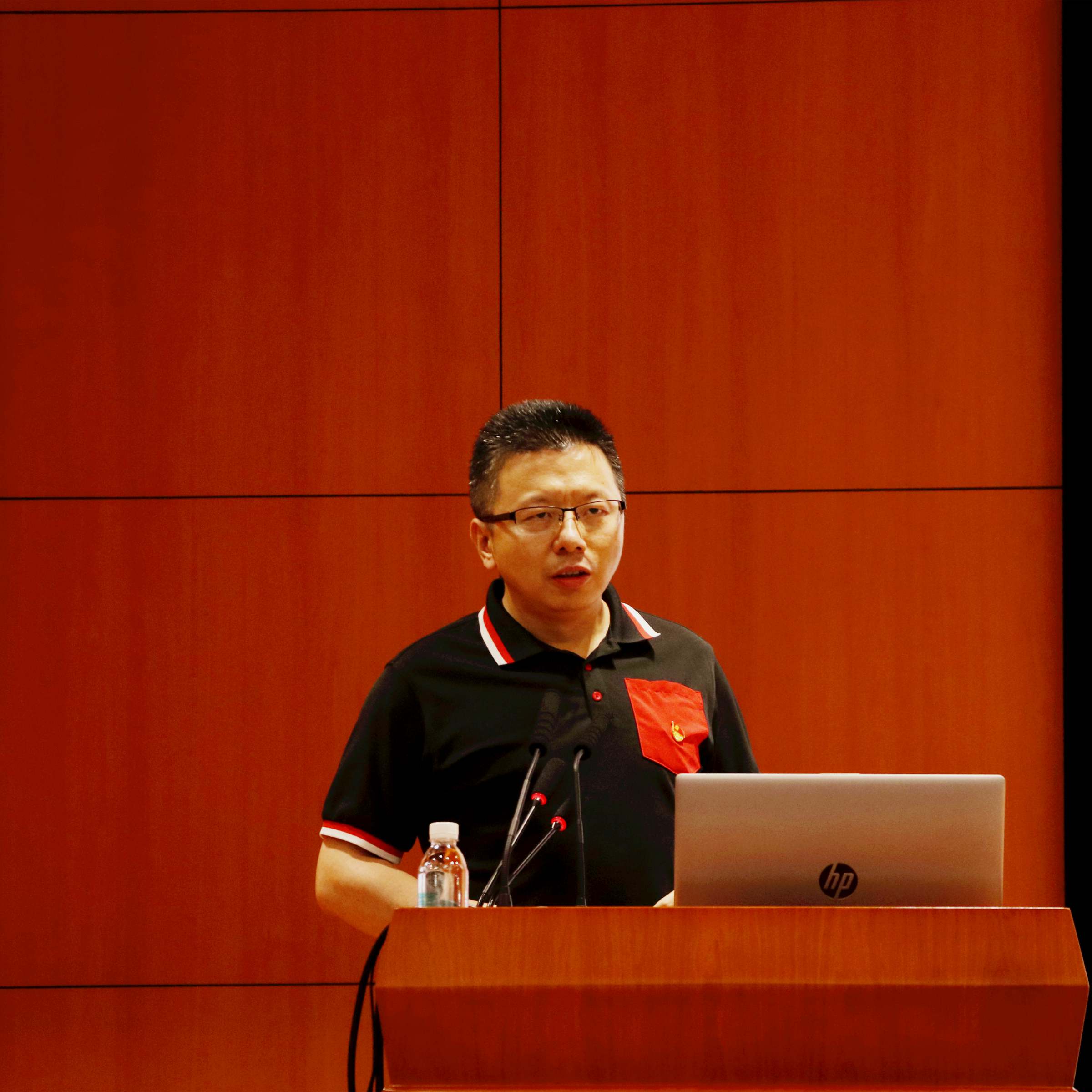 艺术与设计学院教师第一党支部书记宋琦发言