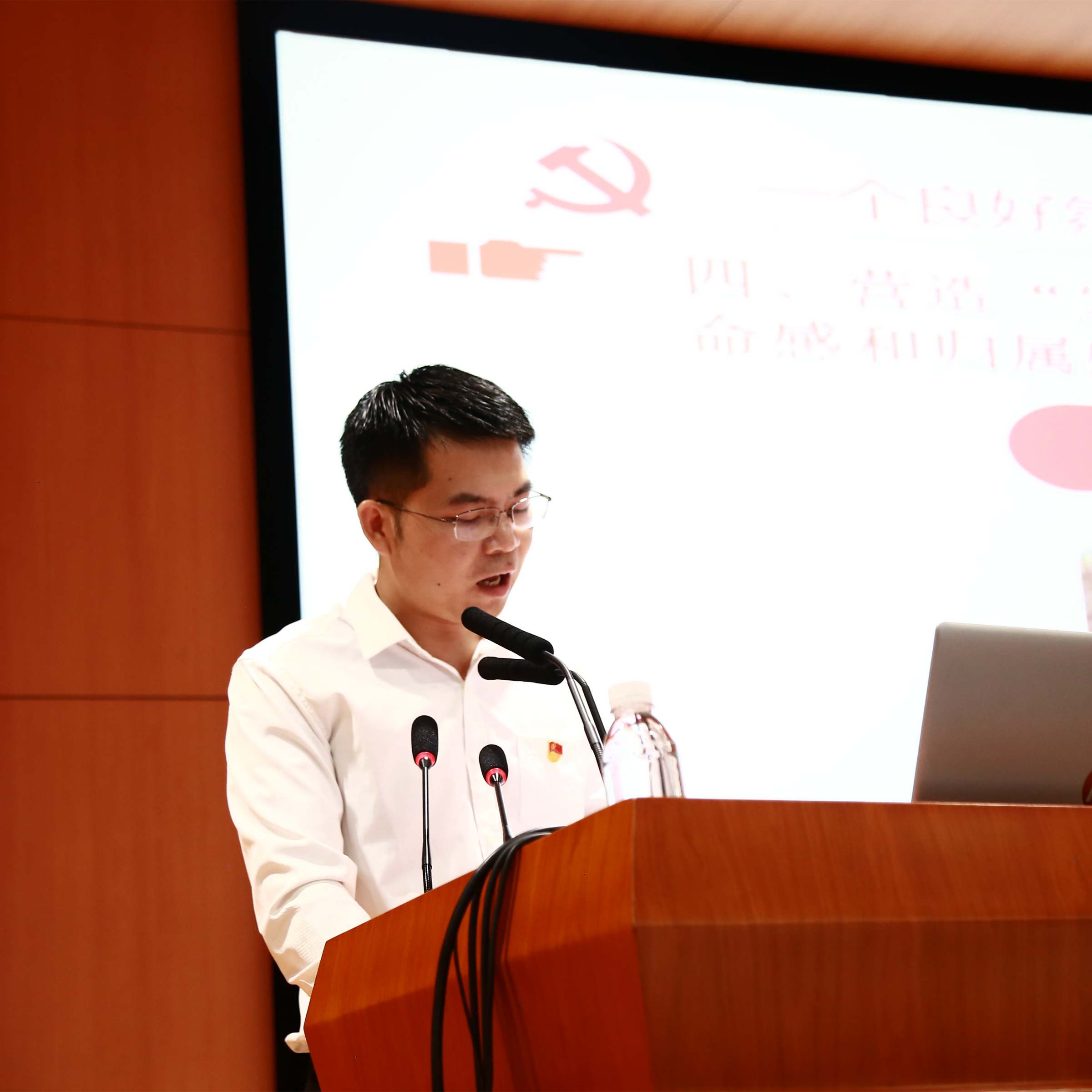 金融学院本科生第三党支部书记林添旺发言