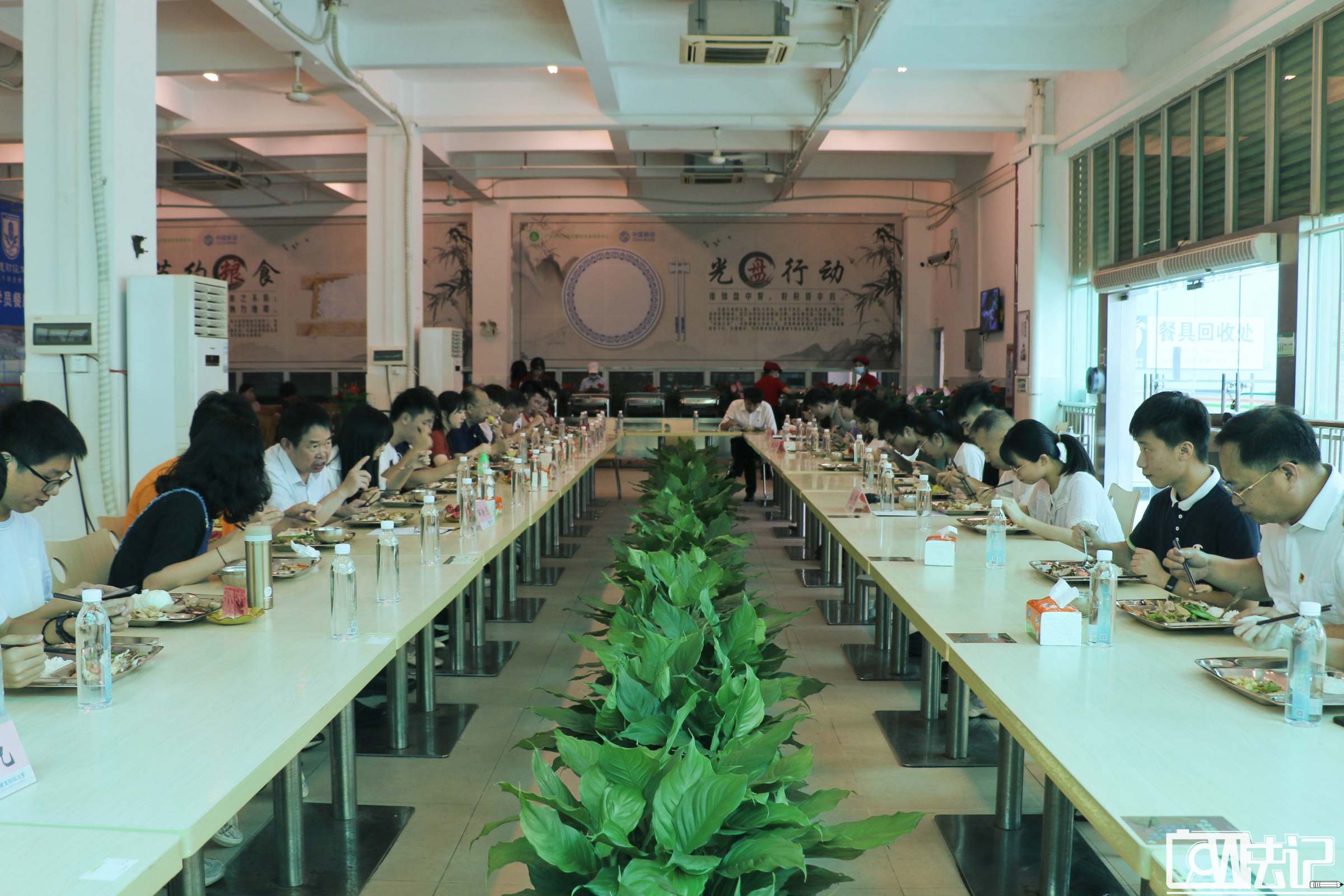 校领导与学生代表共进午餐