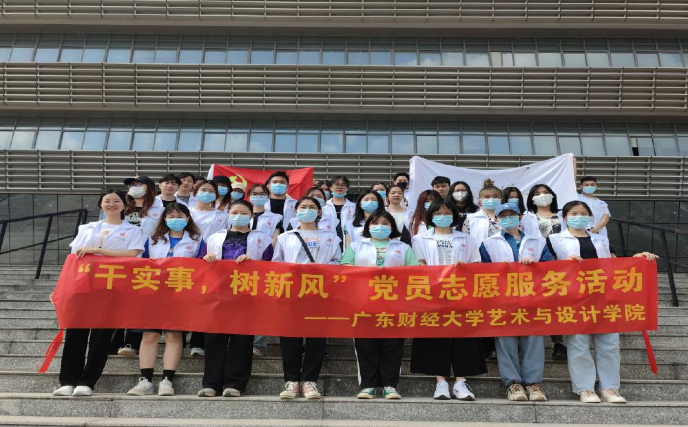 艺术与设计学院学生党员“干实事、树新风”图书馆志愿服务