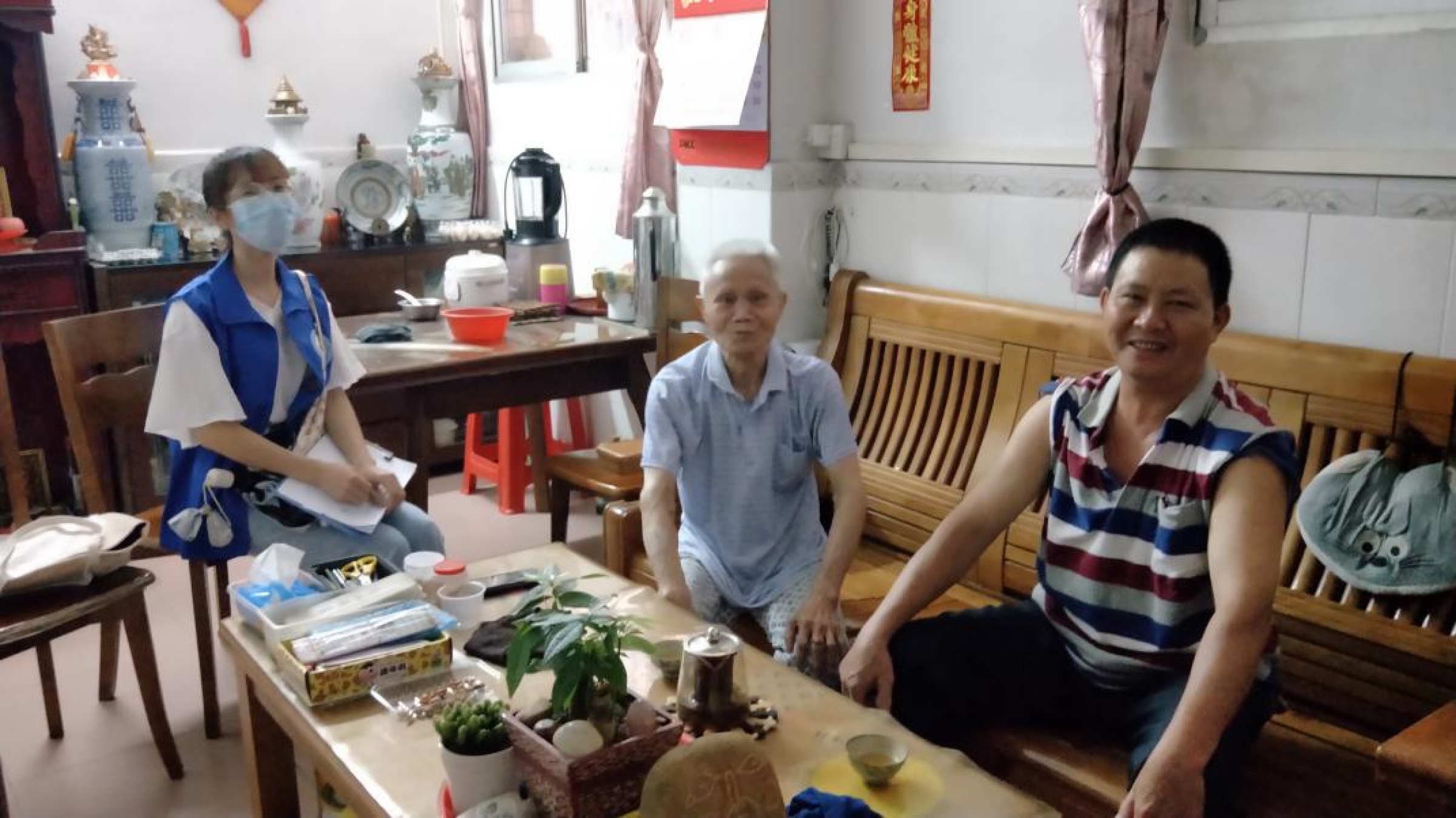 公共管理学院“党团先锋行,情暖安详心”慰问活动