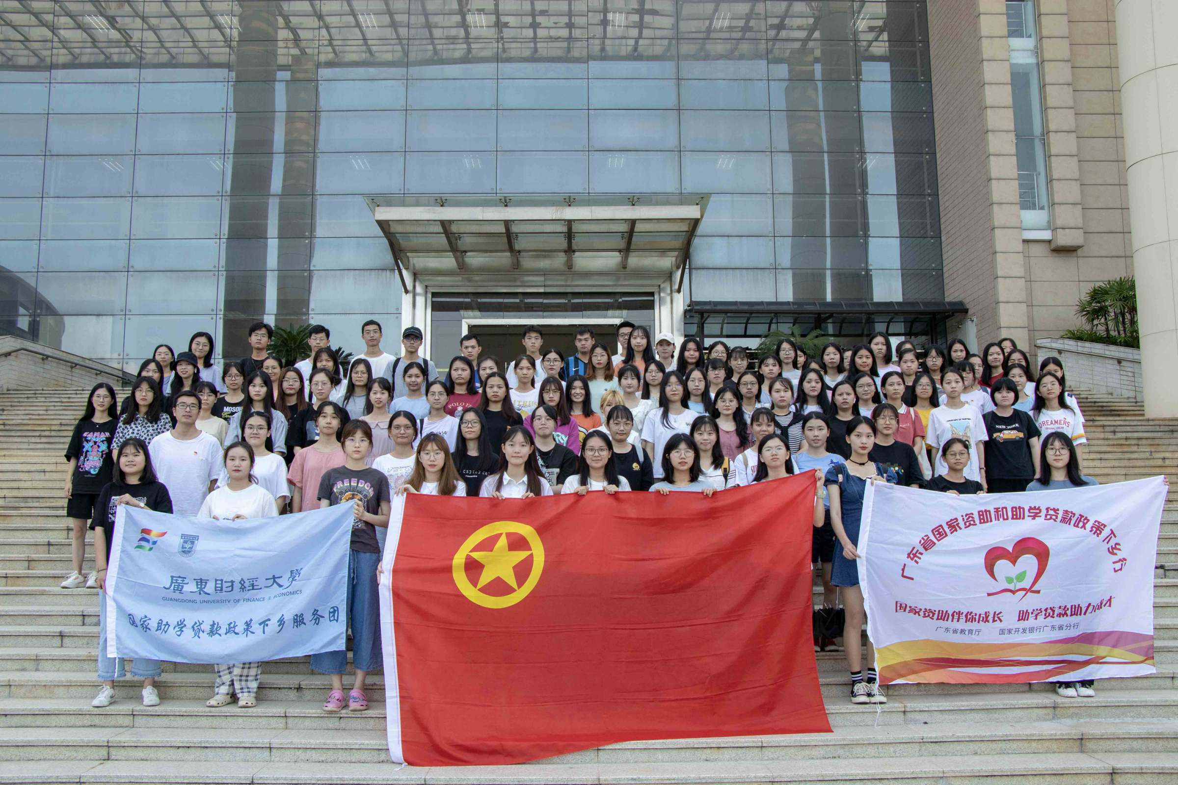 “蒲公英”实践团开展“知党恩,返乡宣讲办实事”社会实践活动