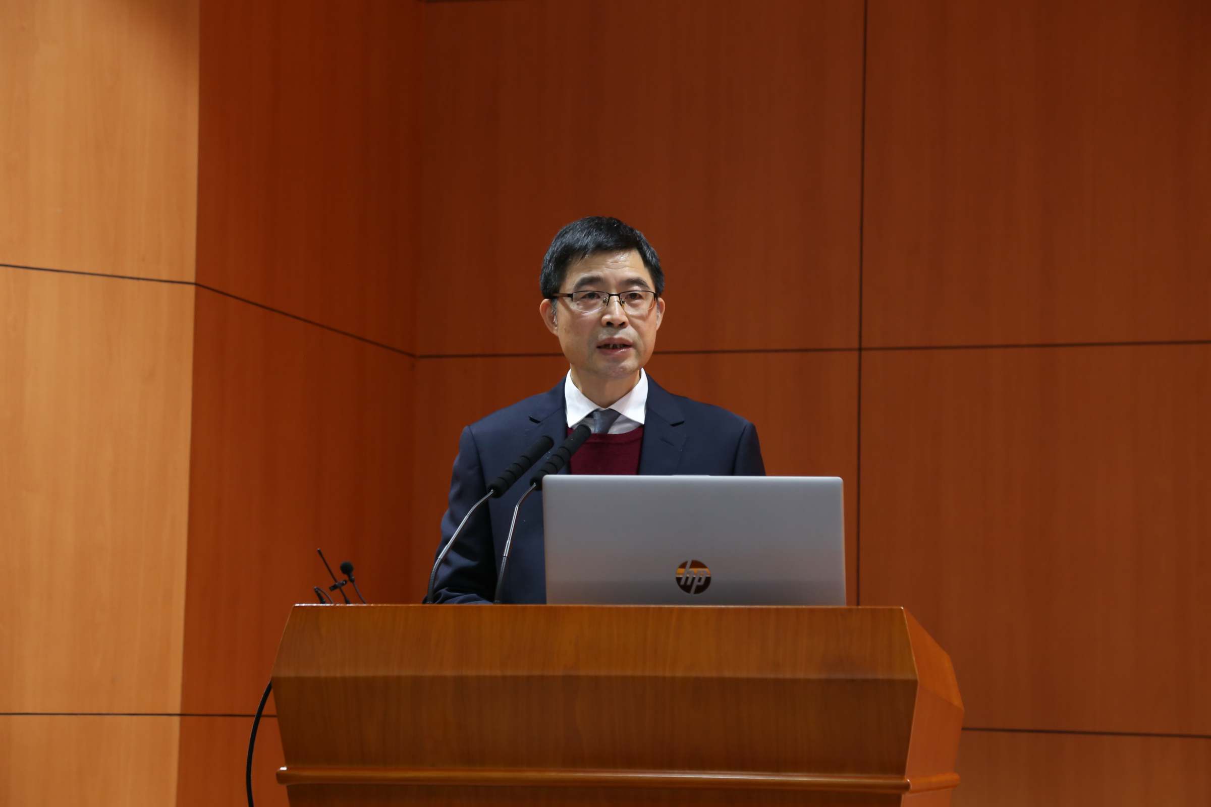 郑金栈作工作报告