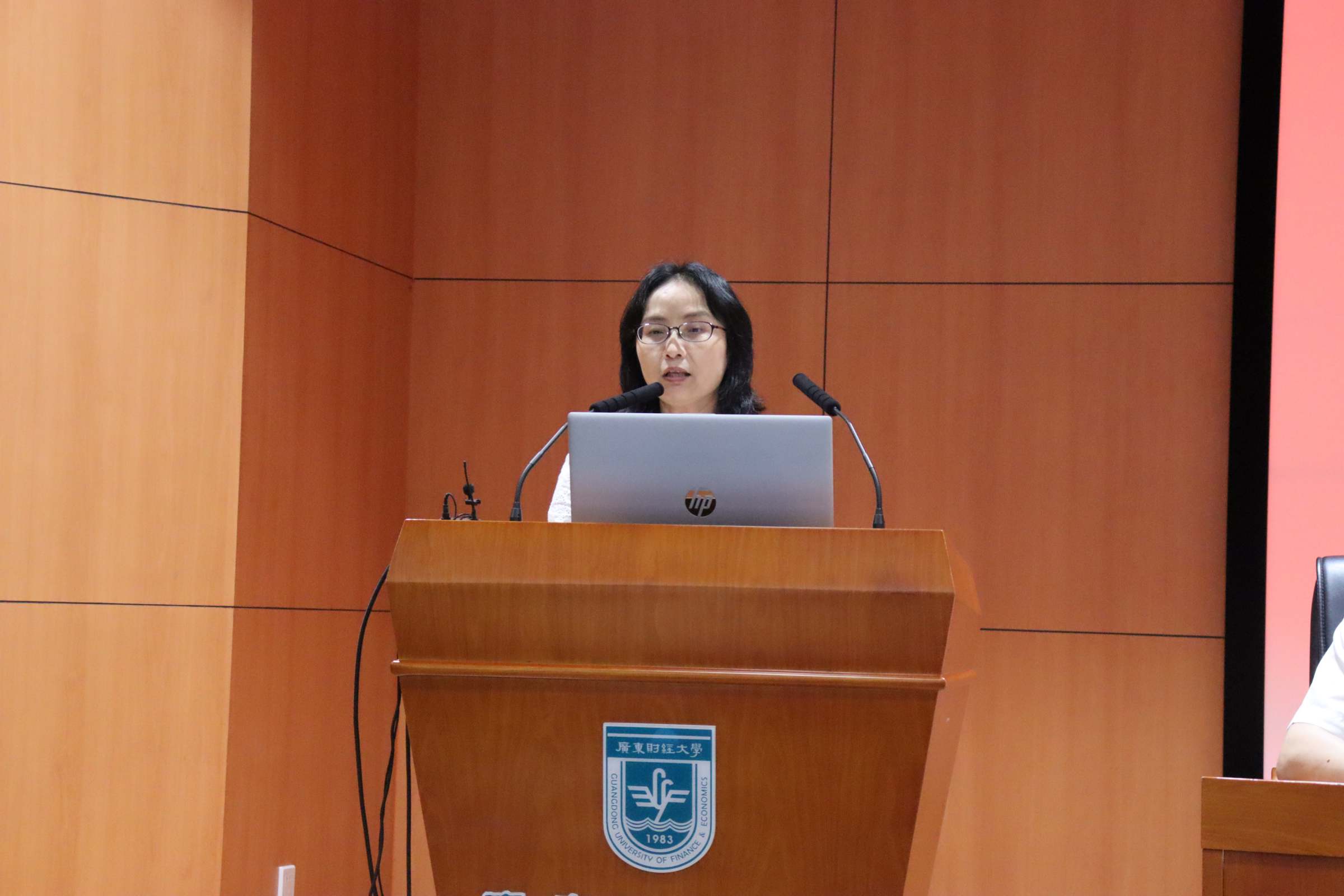 谢岩梅致开幕词