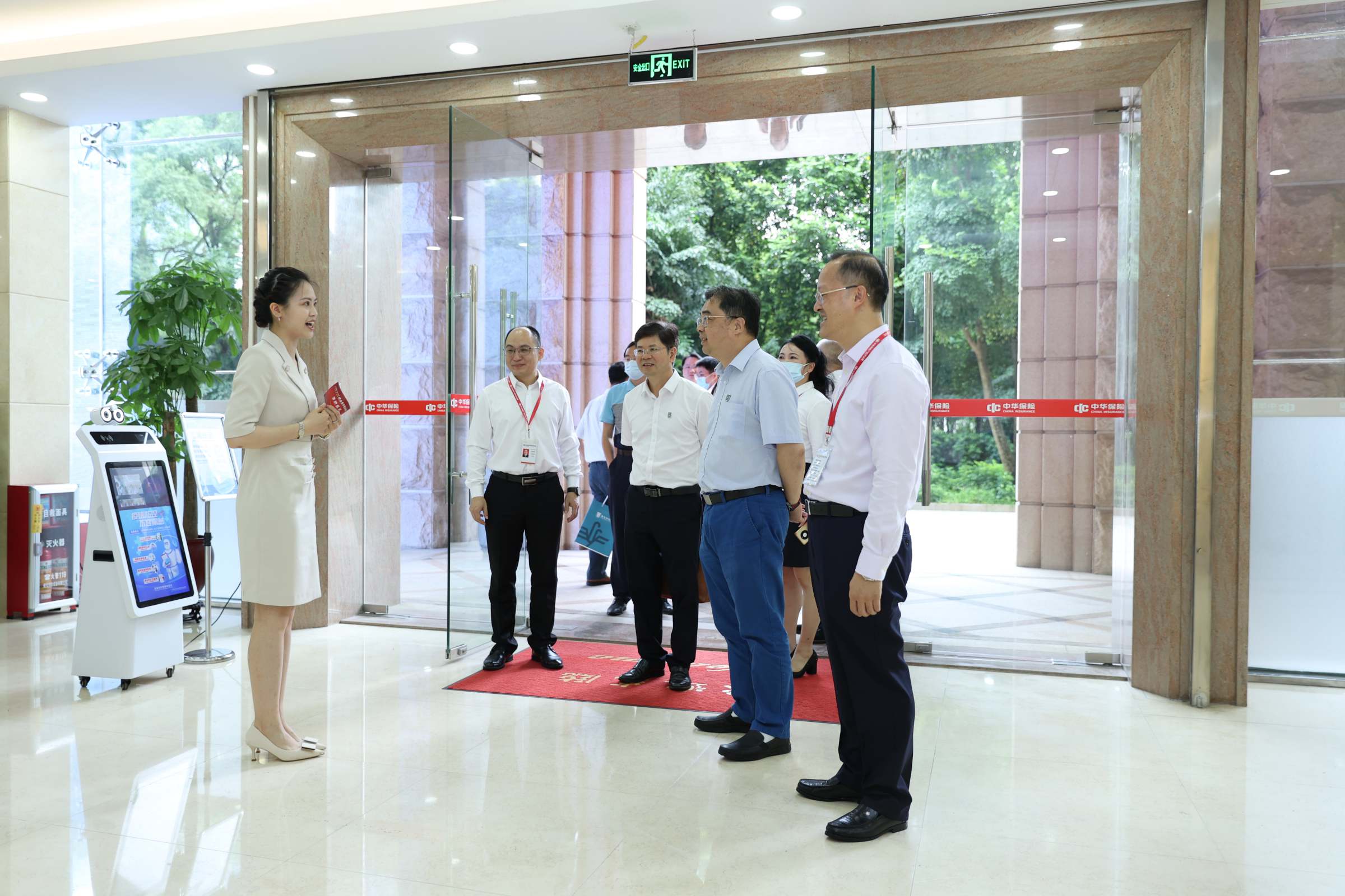 参观公司客户服务中心