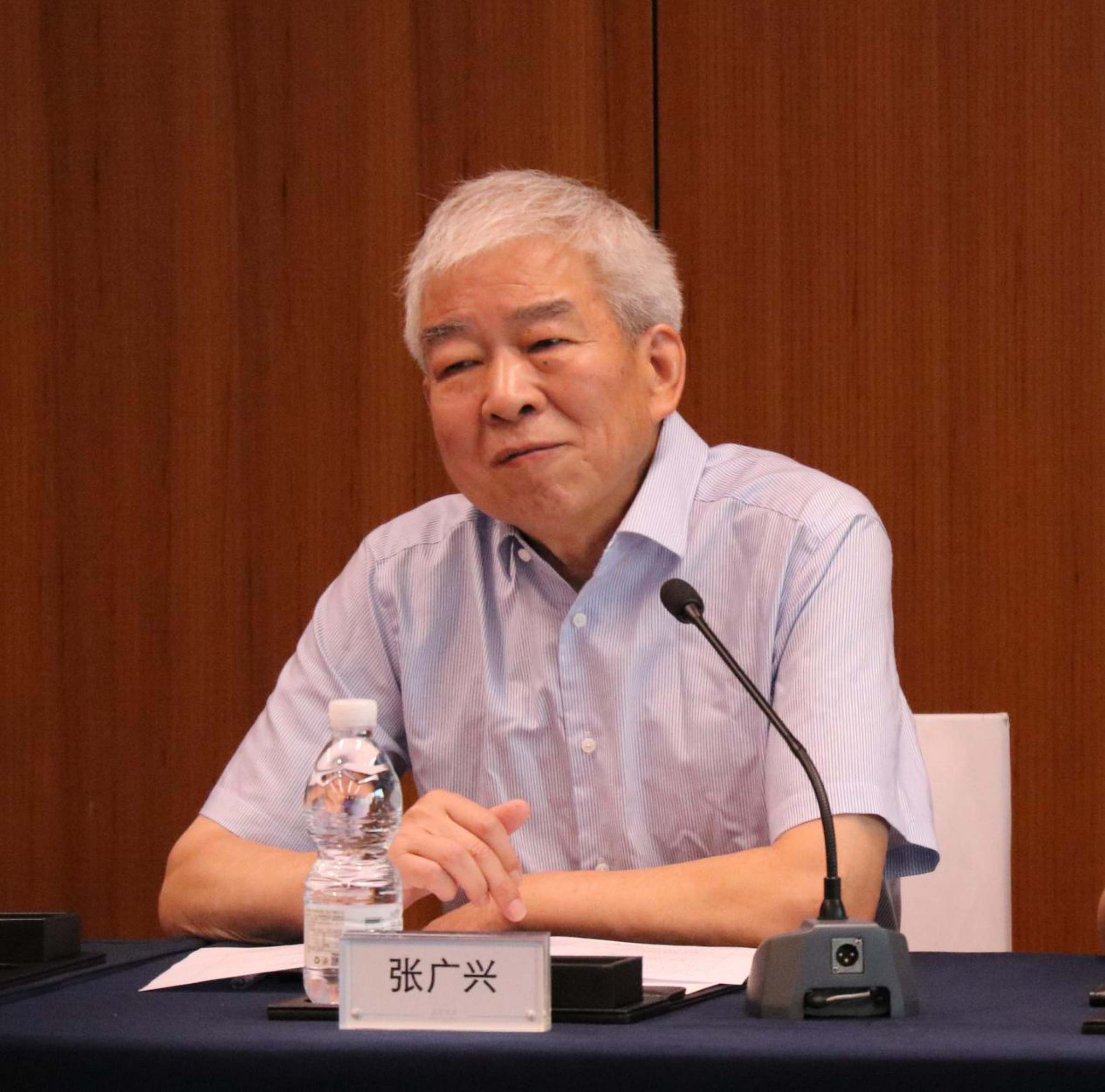 张广兴主持开幕式