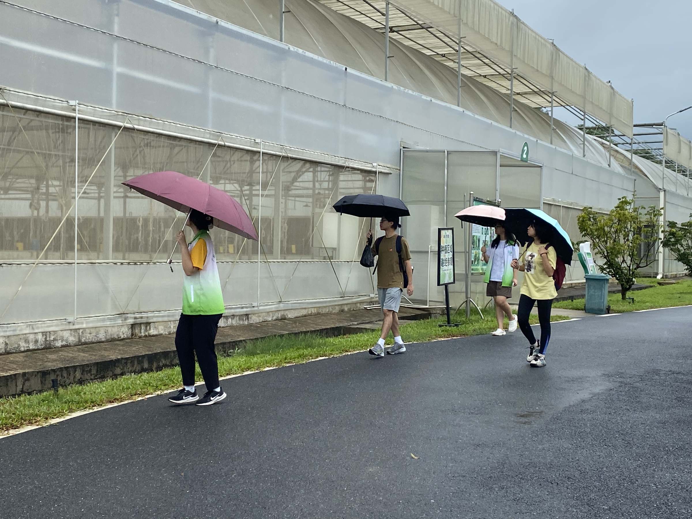 参观连樟村智慧农业产业园