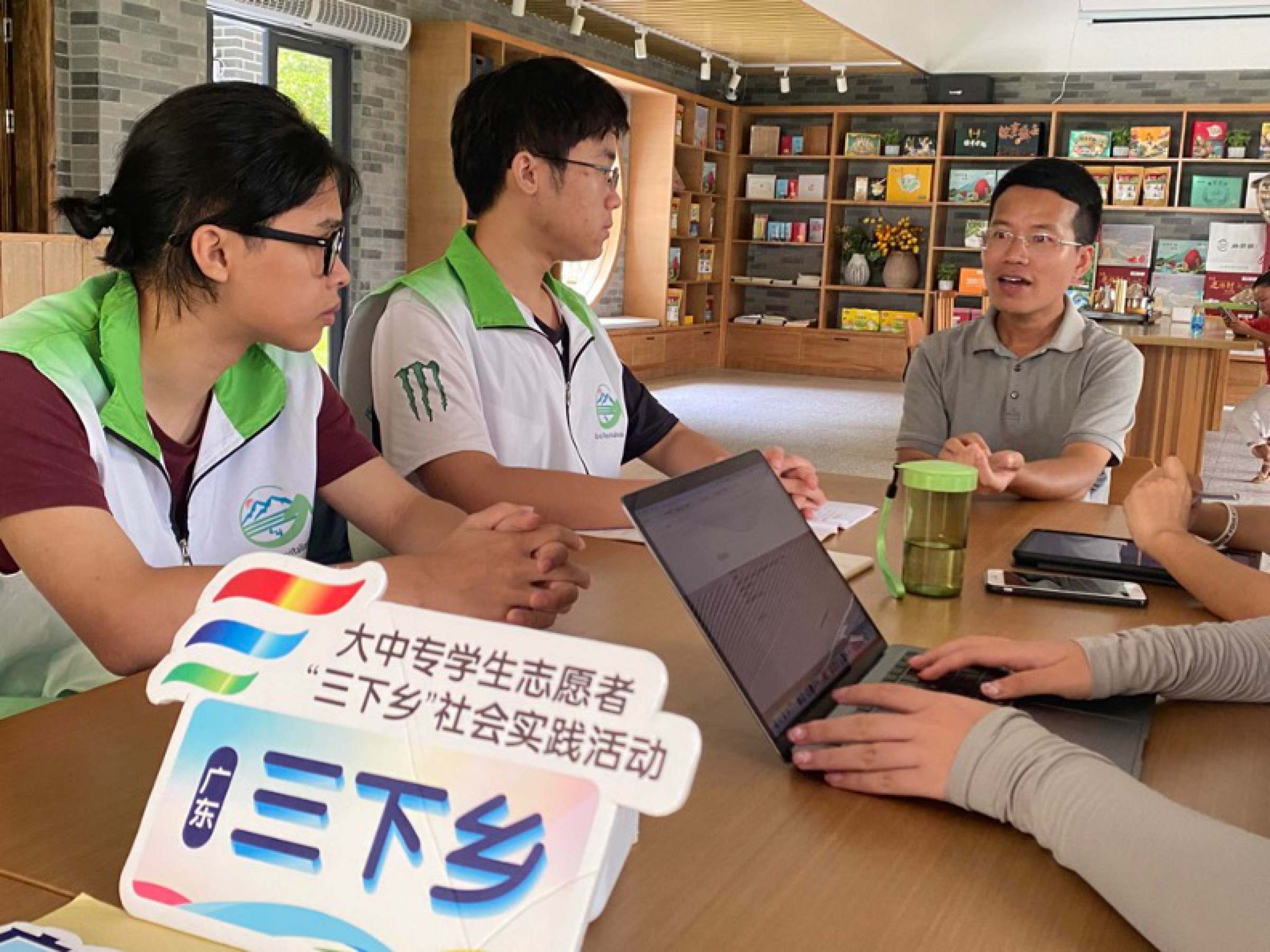 采访连樟村碧桂园经营处负责人何为