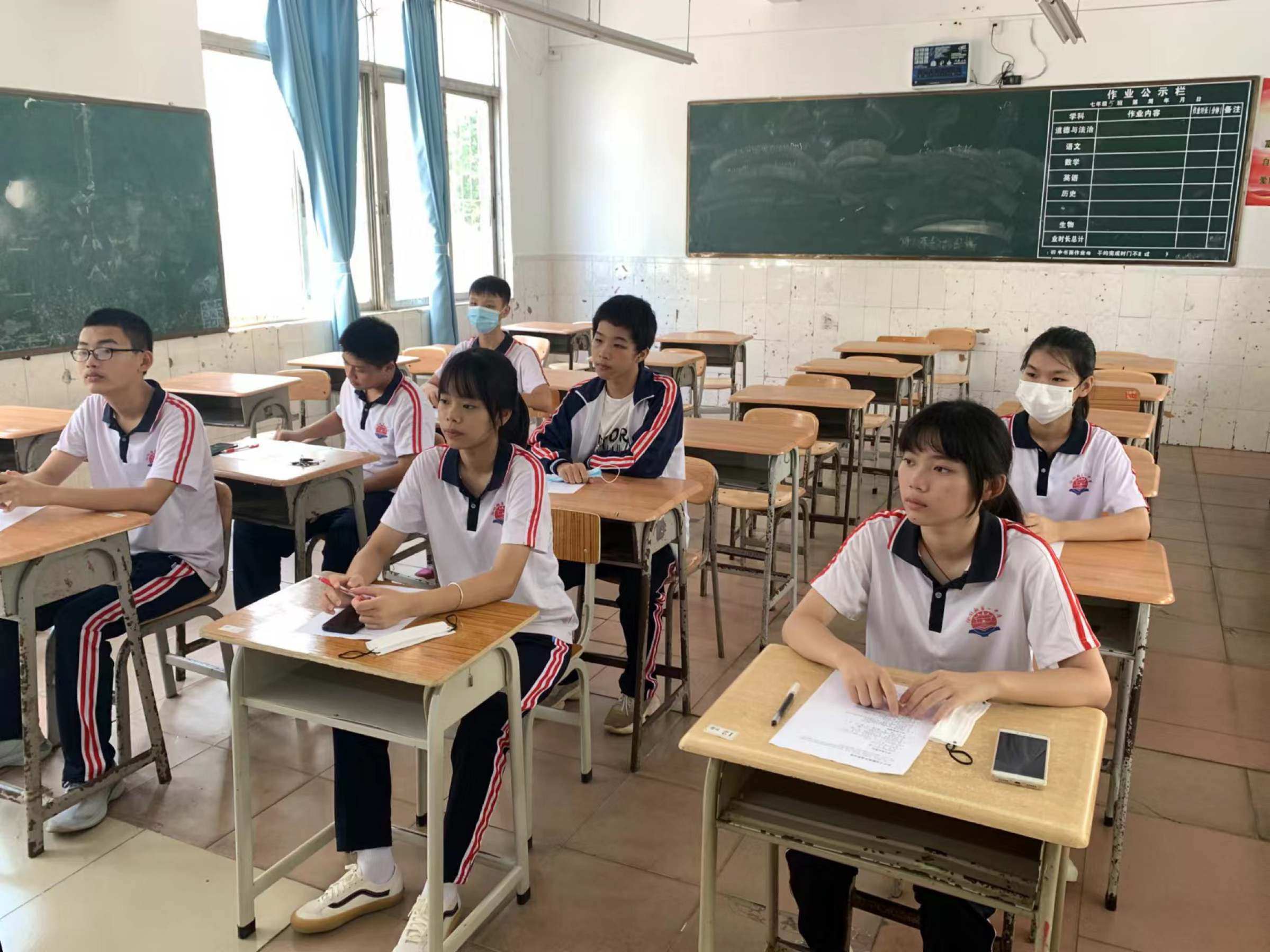 六边形战队在学校内多媒体教室宣讲