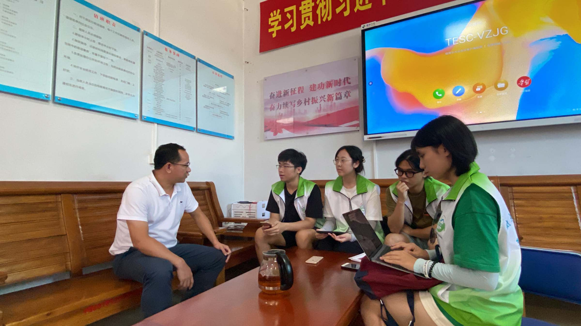 采访连江口镇政府第二党支部的曾少华