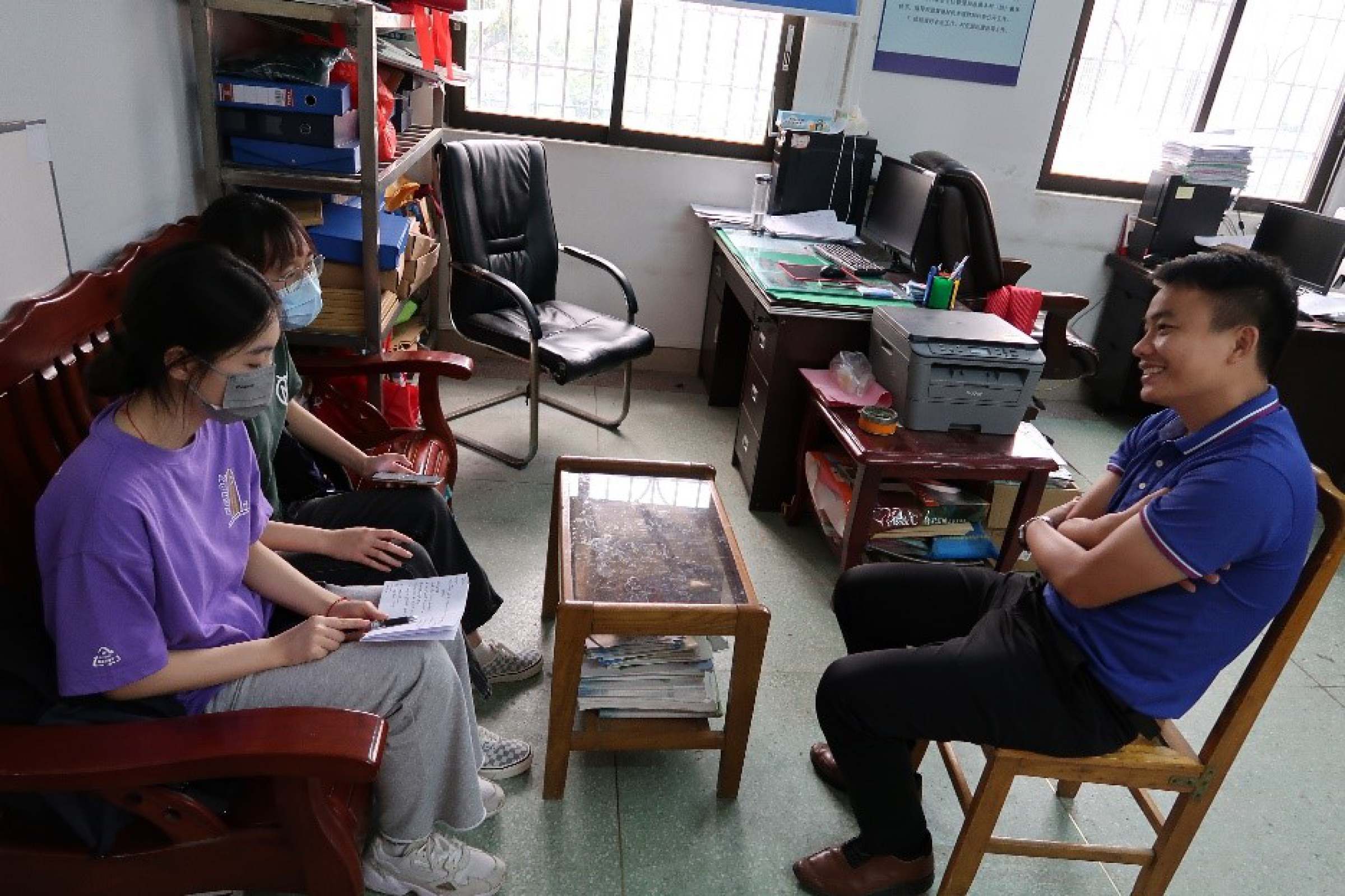 对村委会相关负责人进行访谈