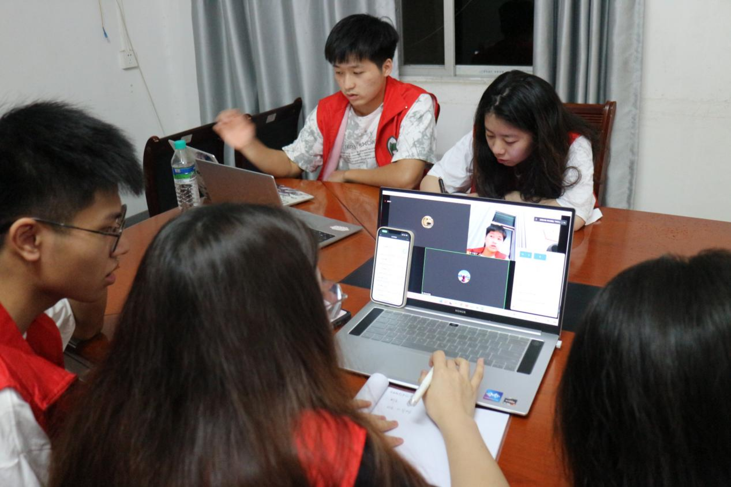 实践队云采访企业驻村书记聂彩萍