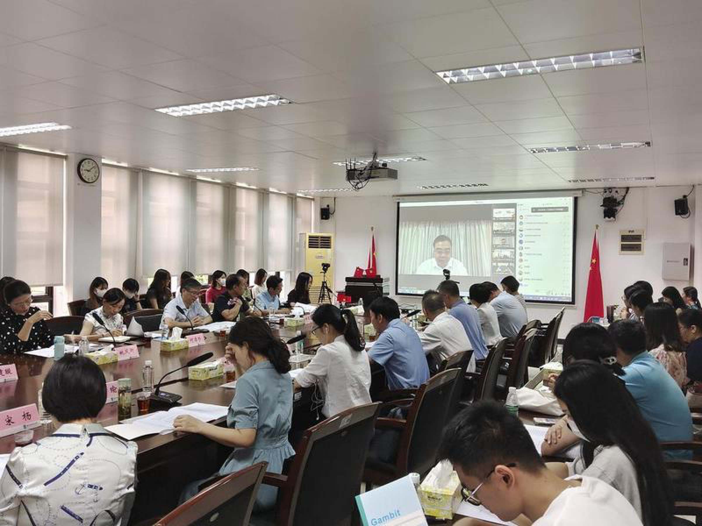 党委书记郑贤操致辞