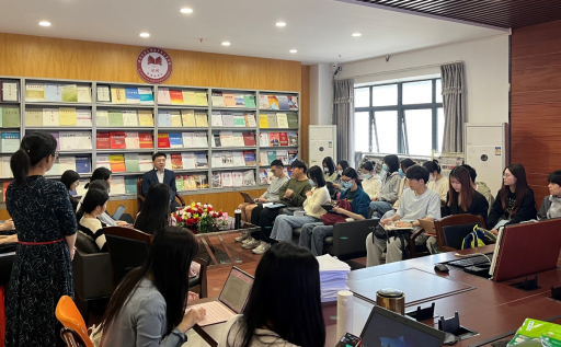 马克思主义学院举行第十一期 “启润”经典读书会