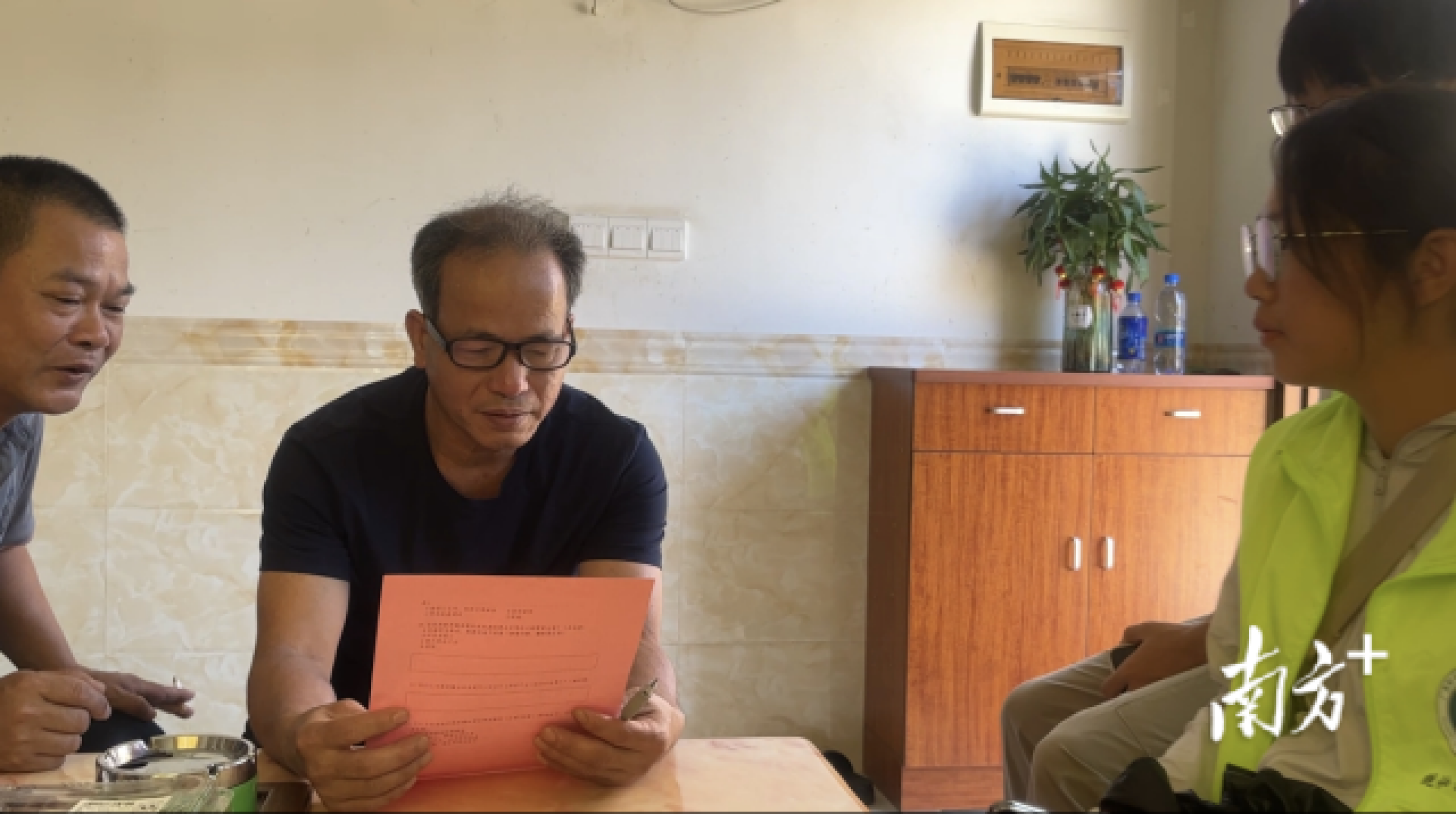 实践队来到村民家中采访问候