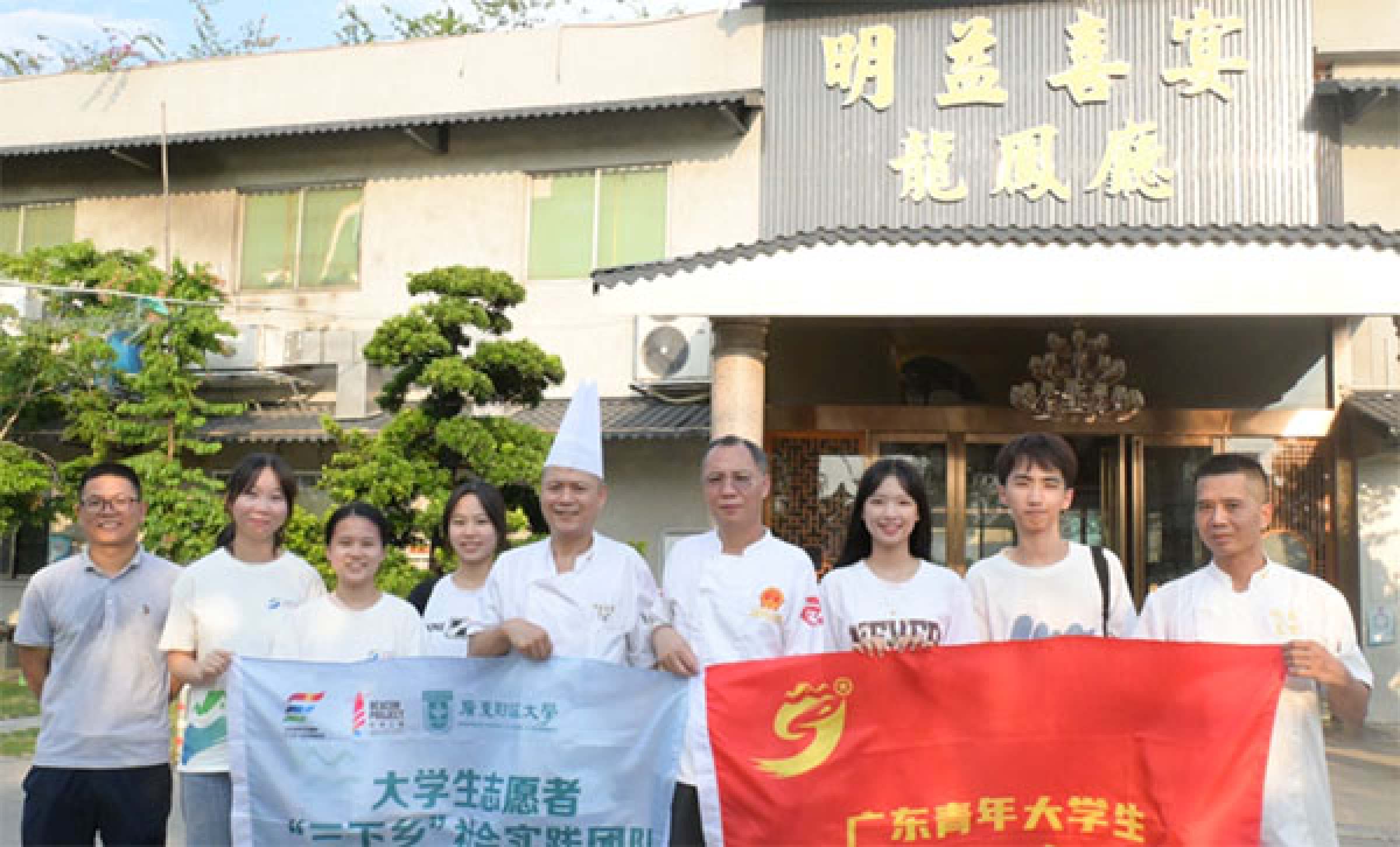 图为活动结束后的合影。