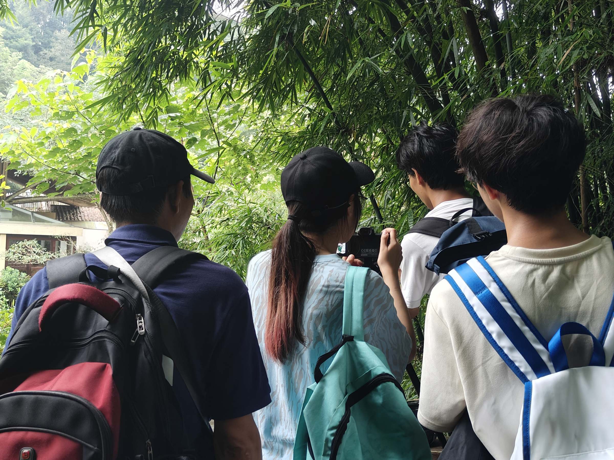 朱伟基老师指导突击队成员现场拍摄