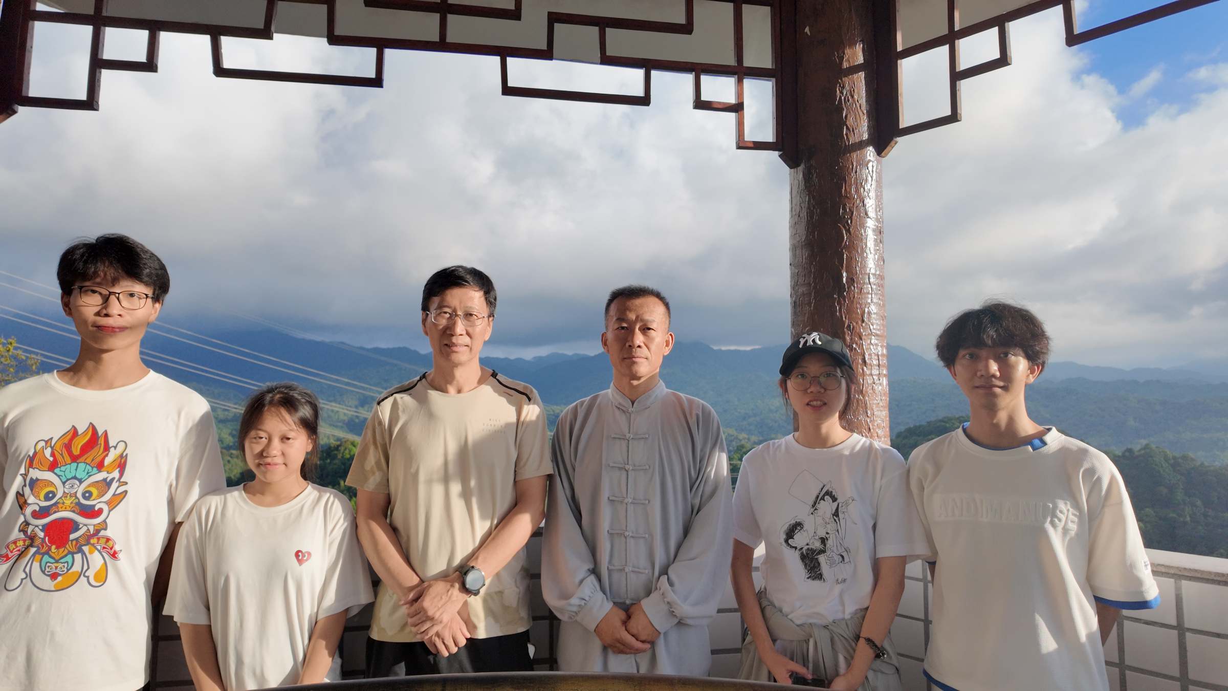 于万红书记随队指导调研