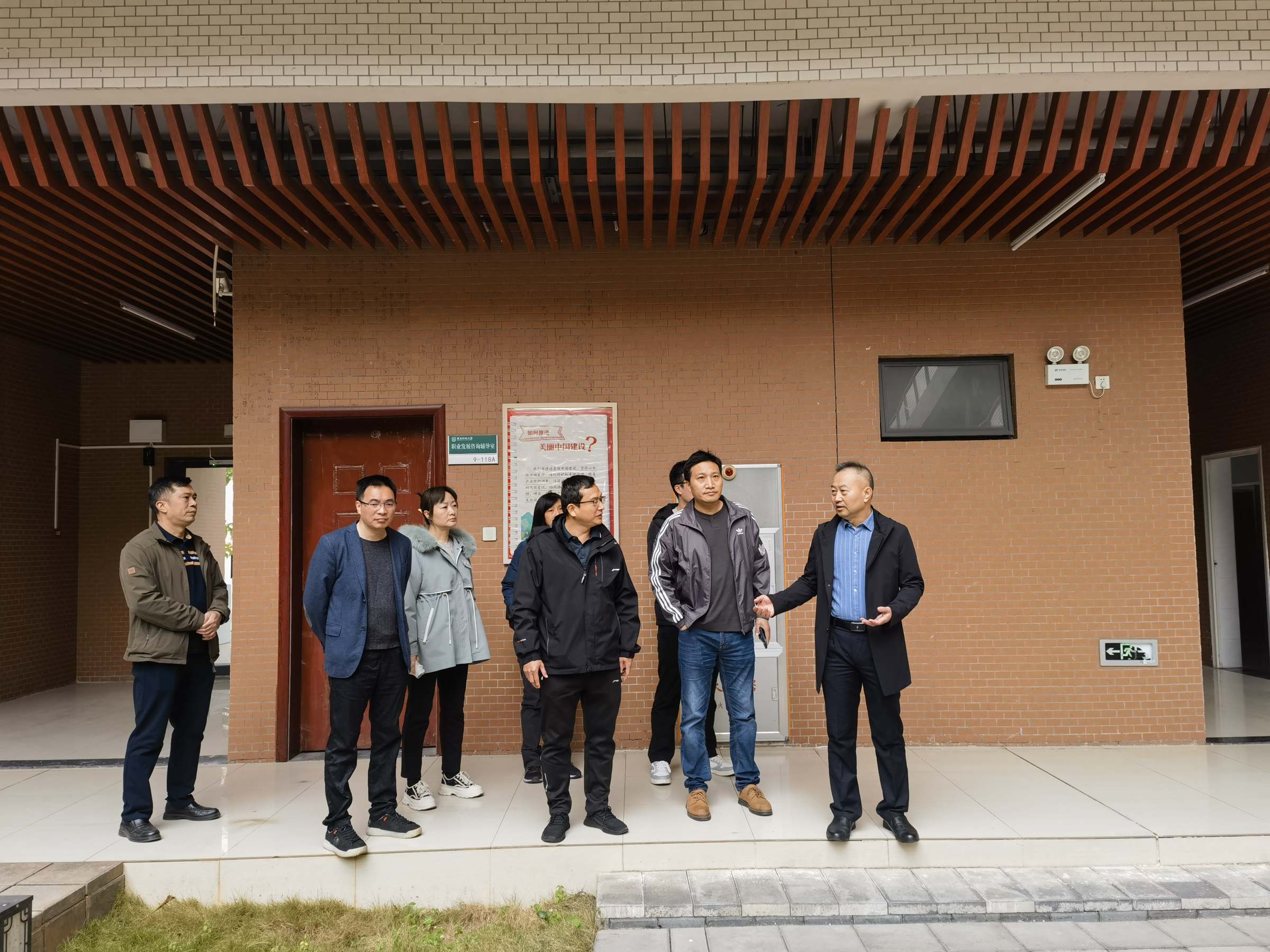 考察佛山校区“辅导员之家”建设场地