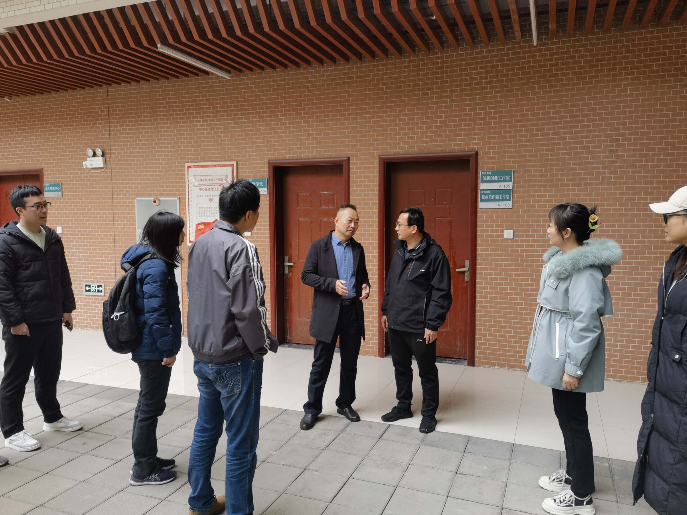 考察佛山校区“辅导员之家”建设场地