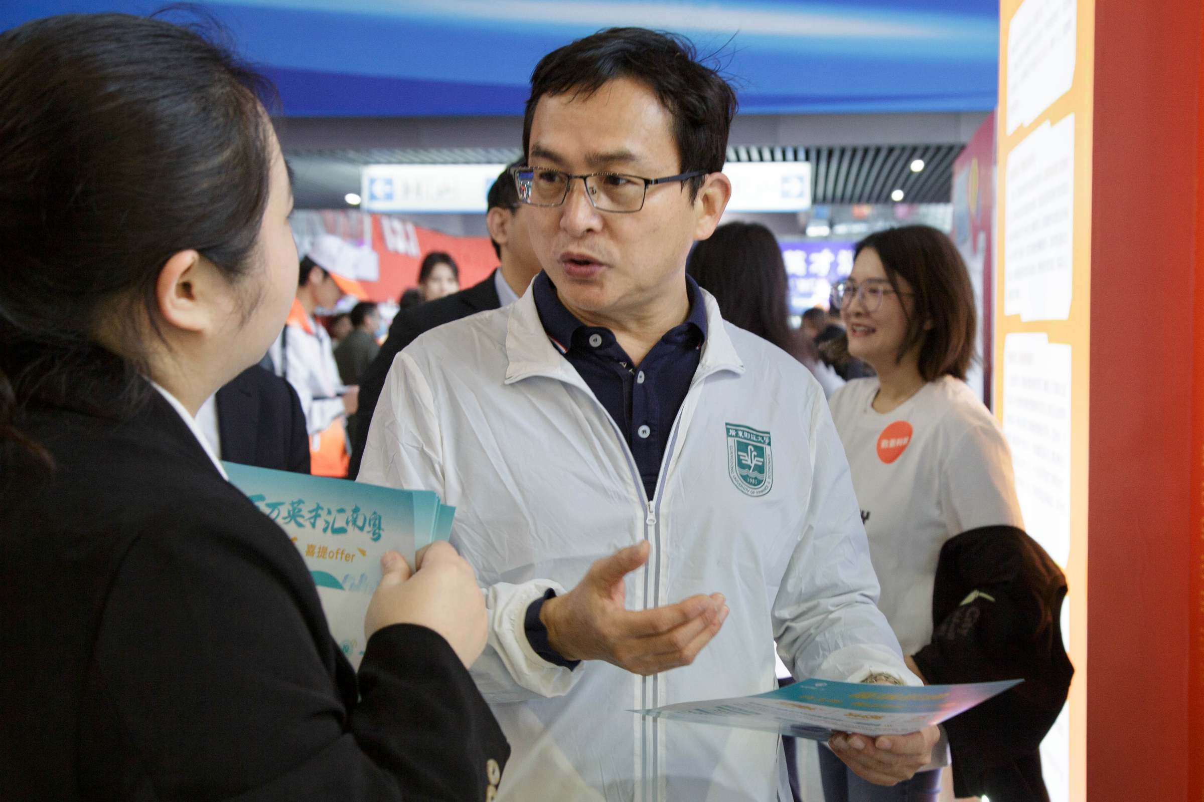 苏明华主任开展“访企拓岗促就业”行动