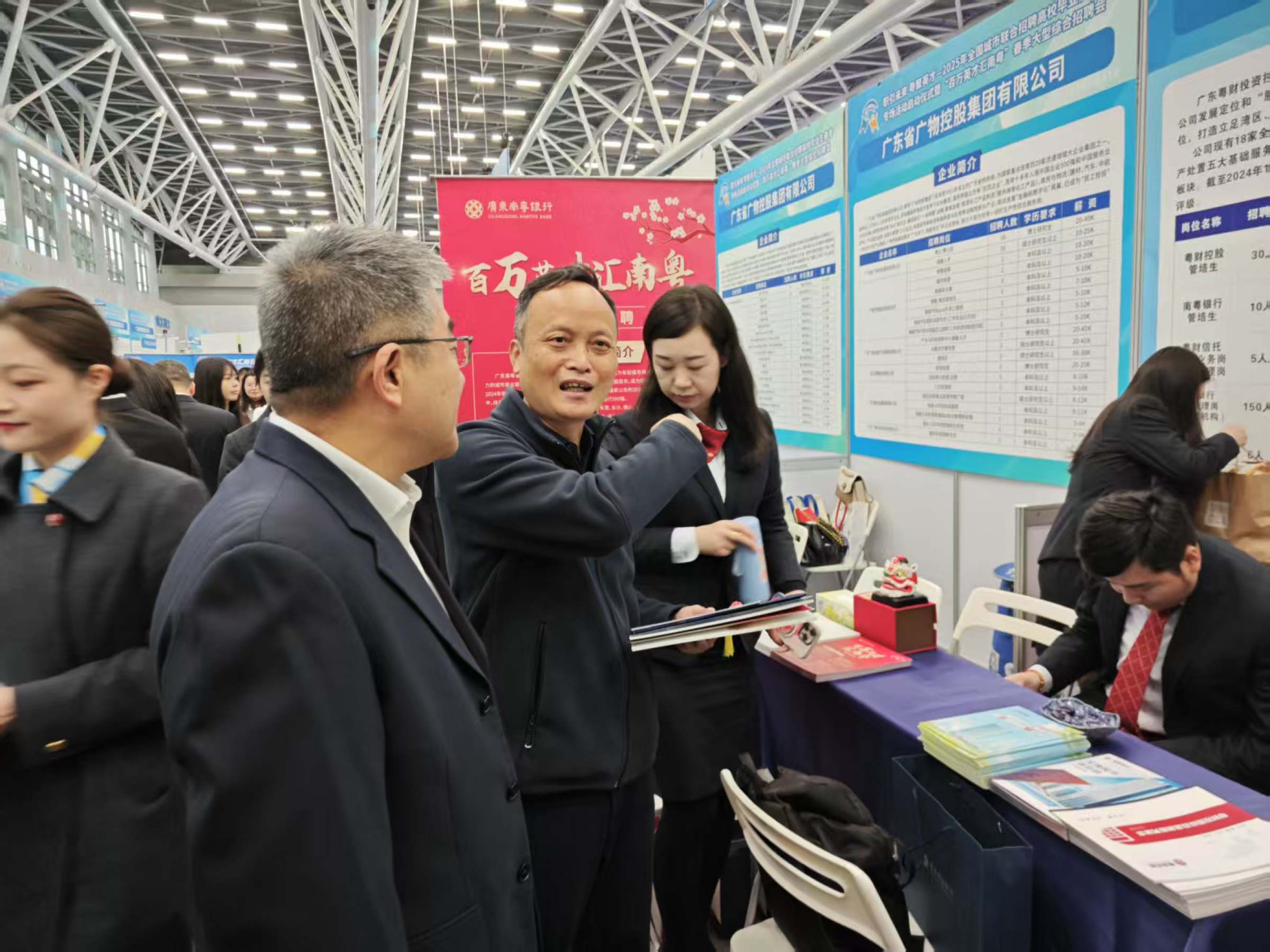 张传瑜副书记开展“访企拓岗促就业”行动