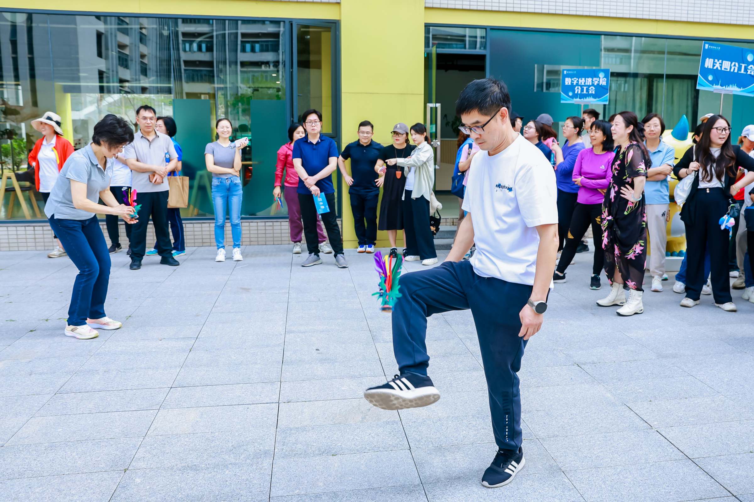 毽步生风踢毽球游戏