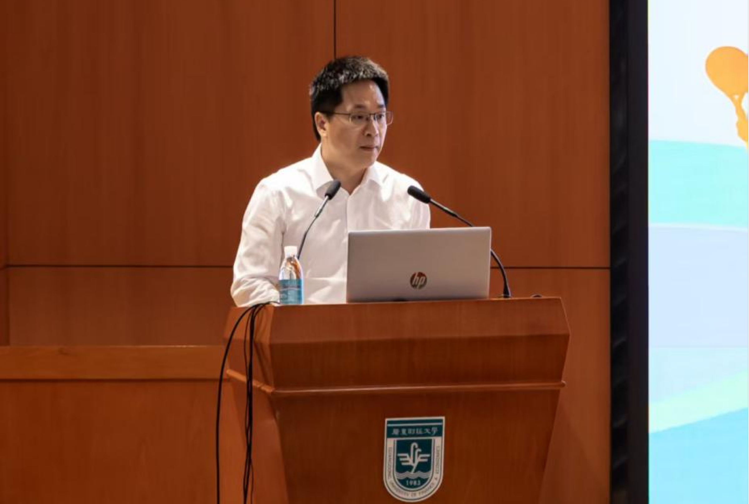 赛会志愿服务处处长袁卫根致辞