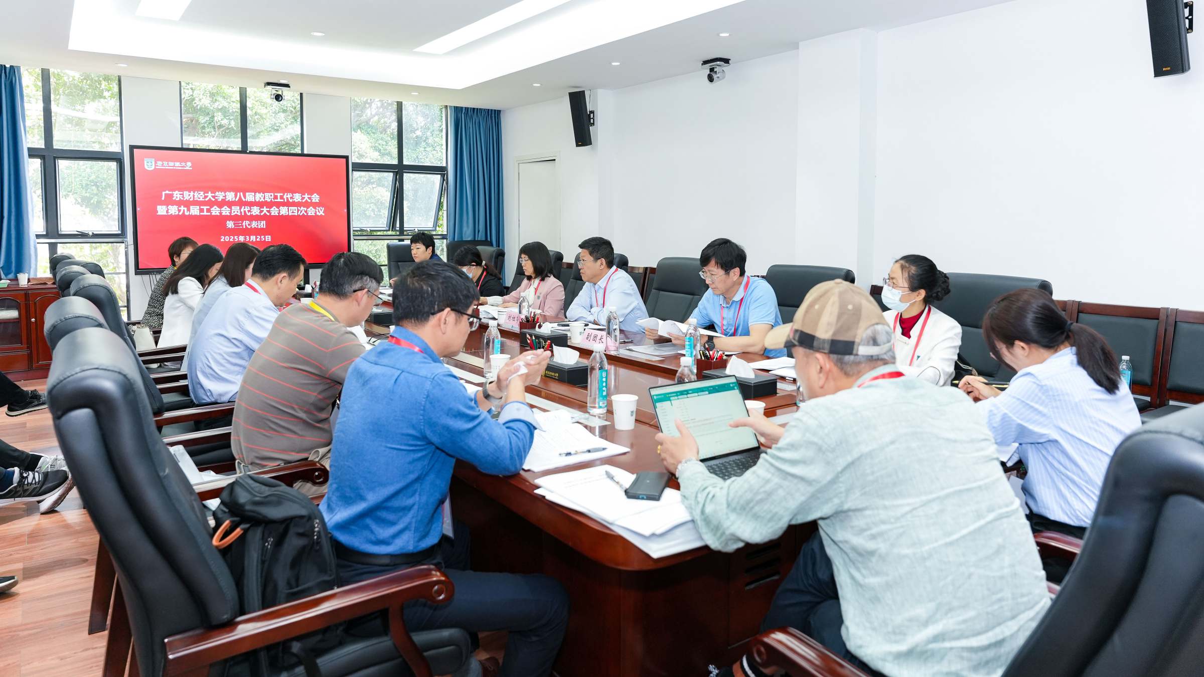 第三代表团分组讨论