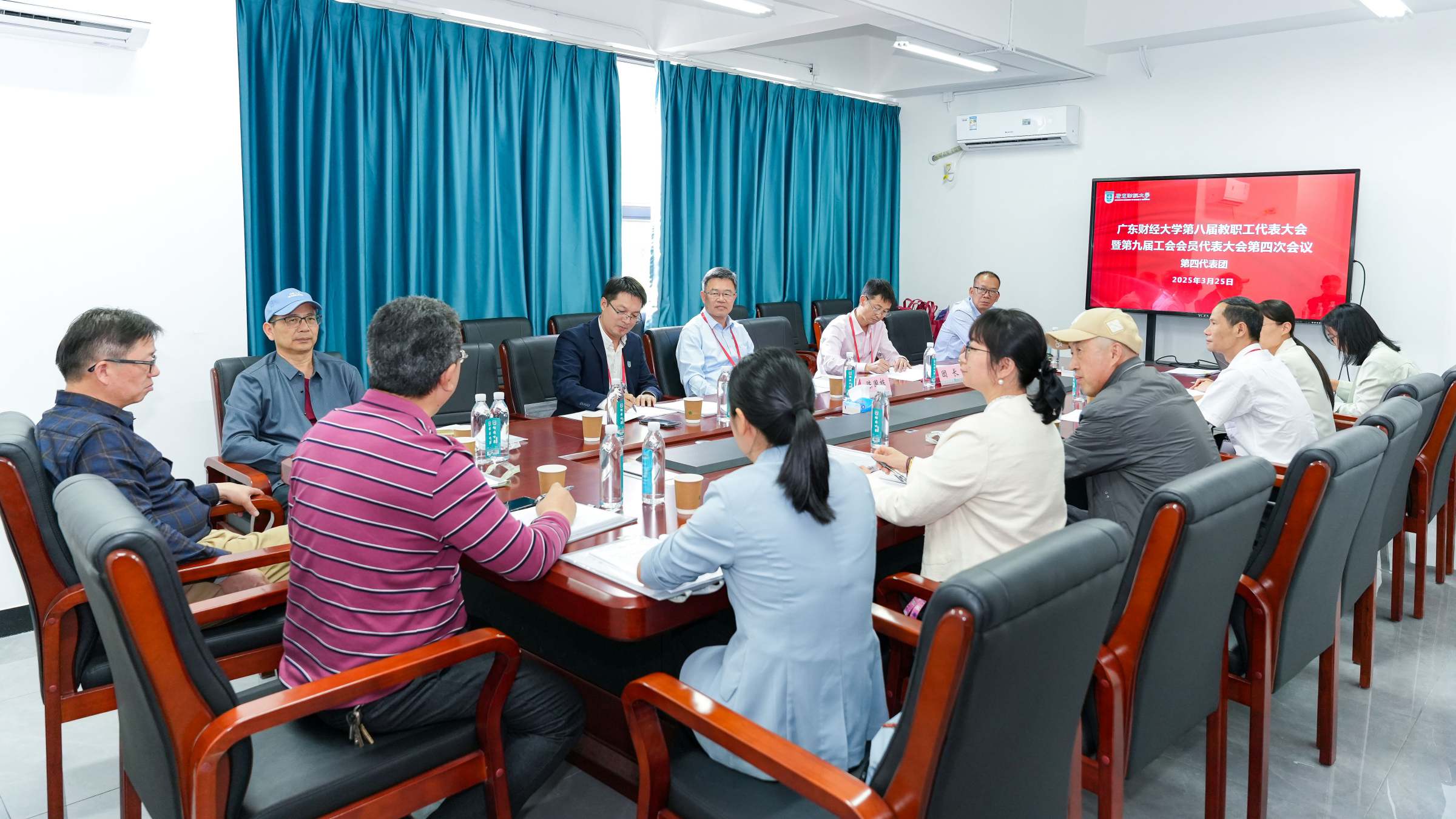 第四代表团分组讨论