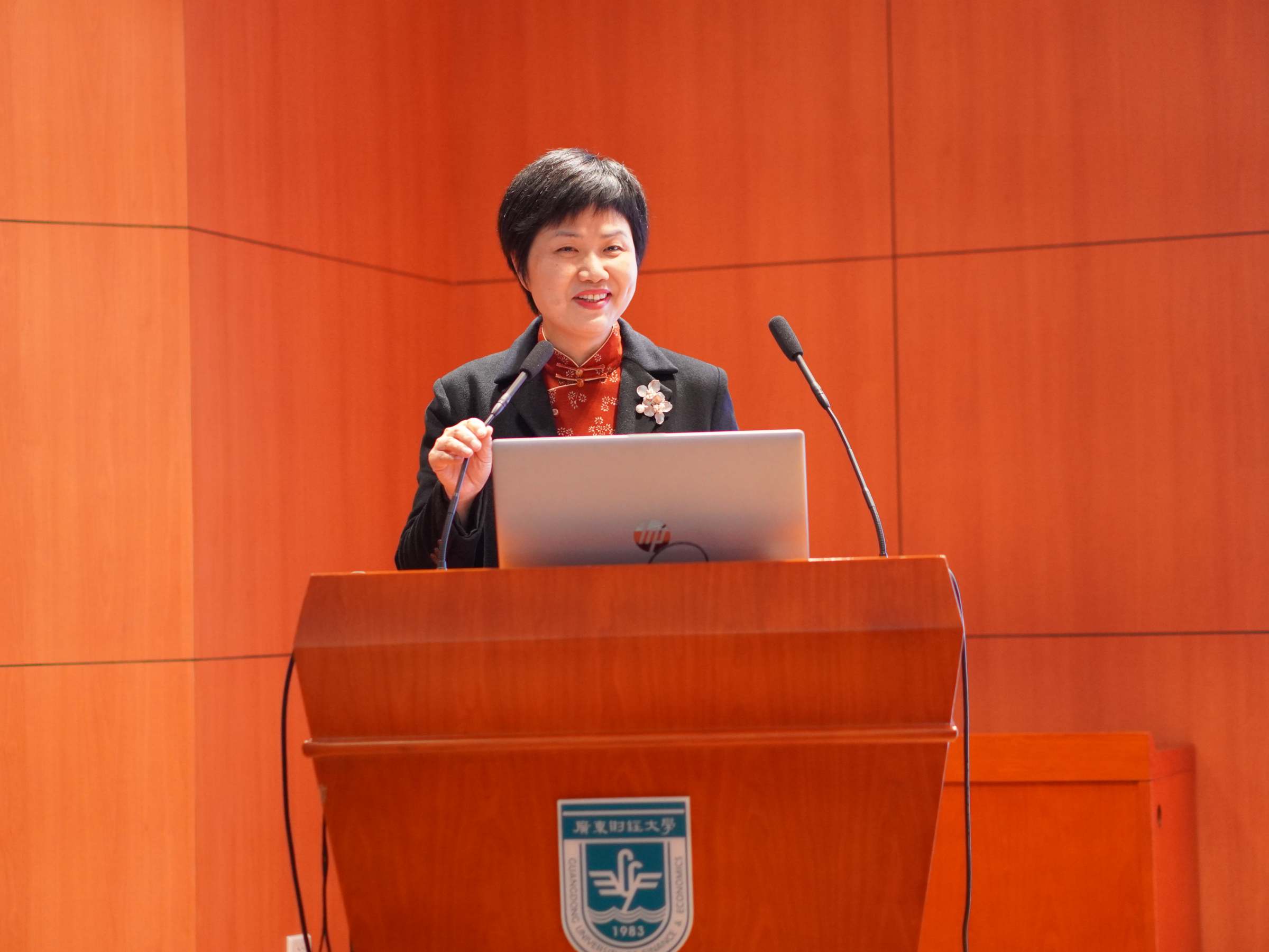 广州市文联党组成员、专职副主席吴碧致辞