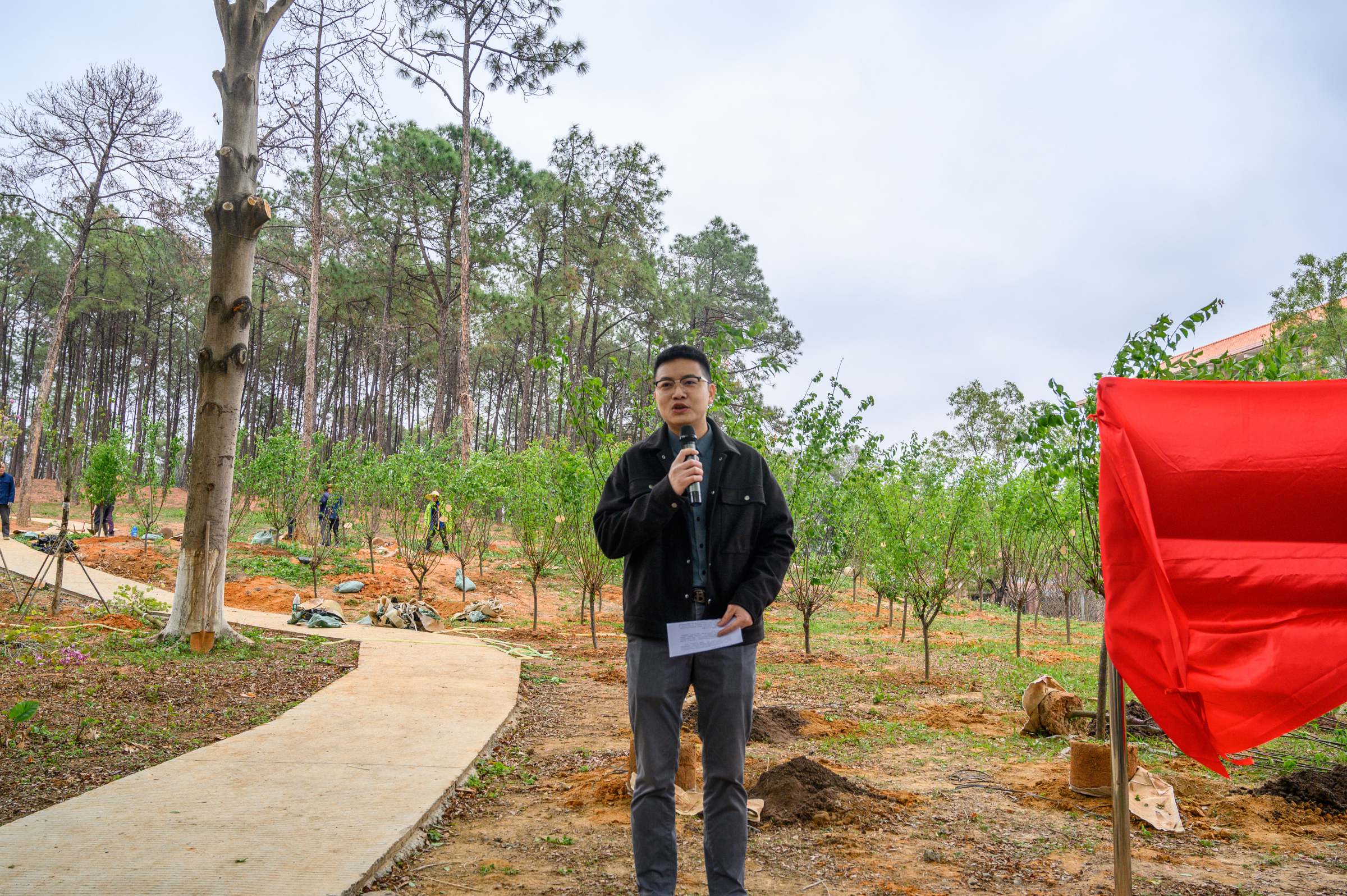 梅州校友代表2011级汉语国际教育专业房贤辉发言