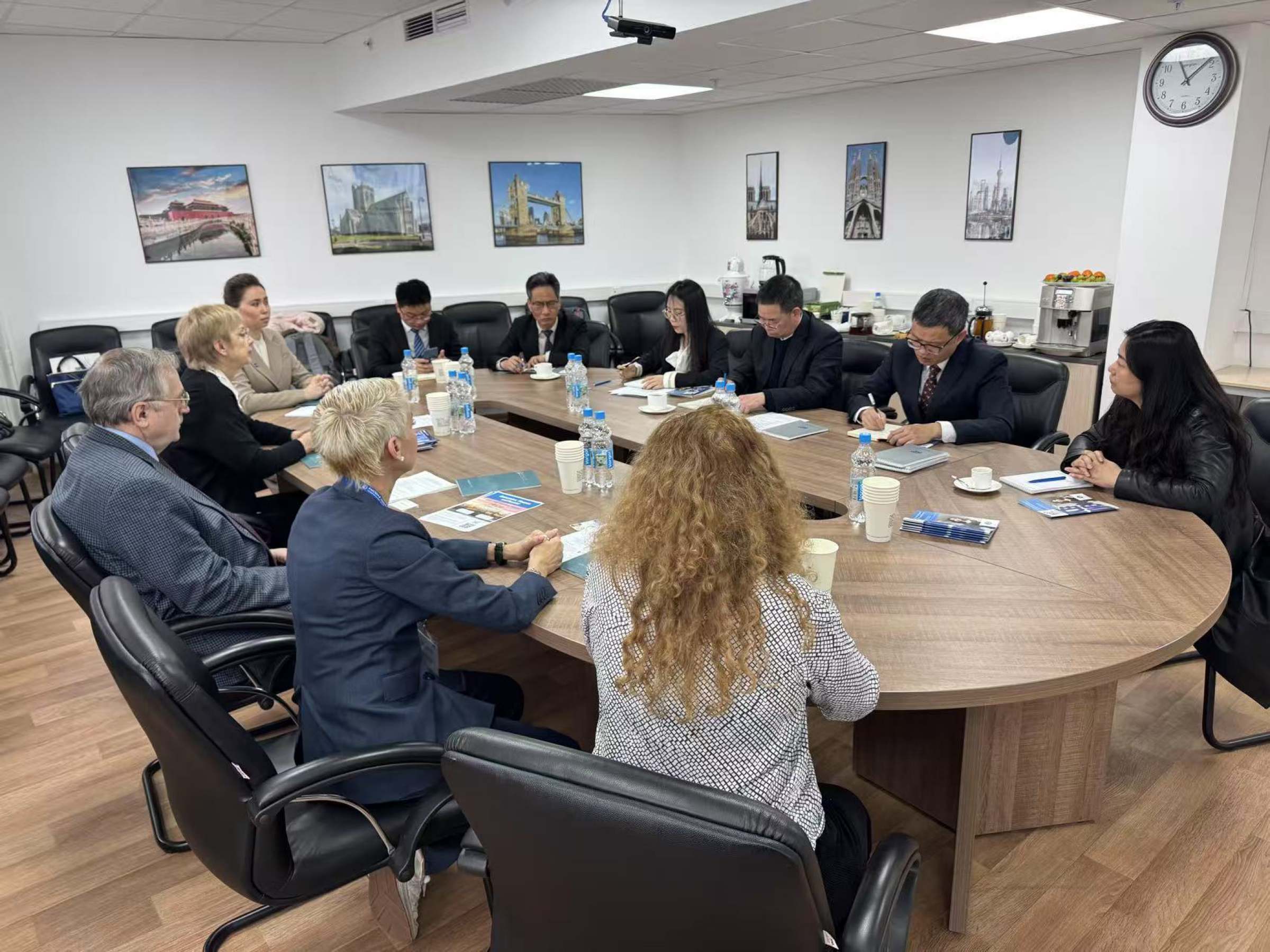 与俄罗斯国家研究型高等经济大学座谈