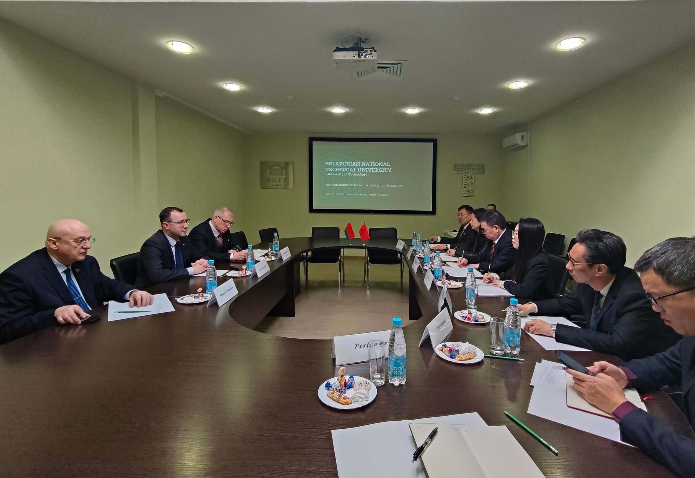 与白俄罗斯国立技术大学座谈