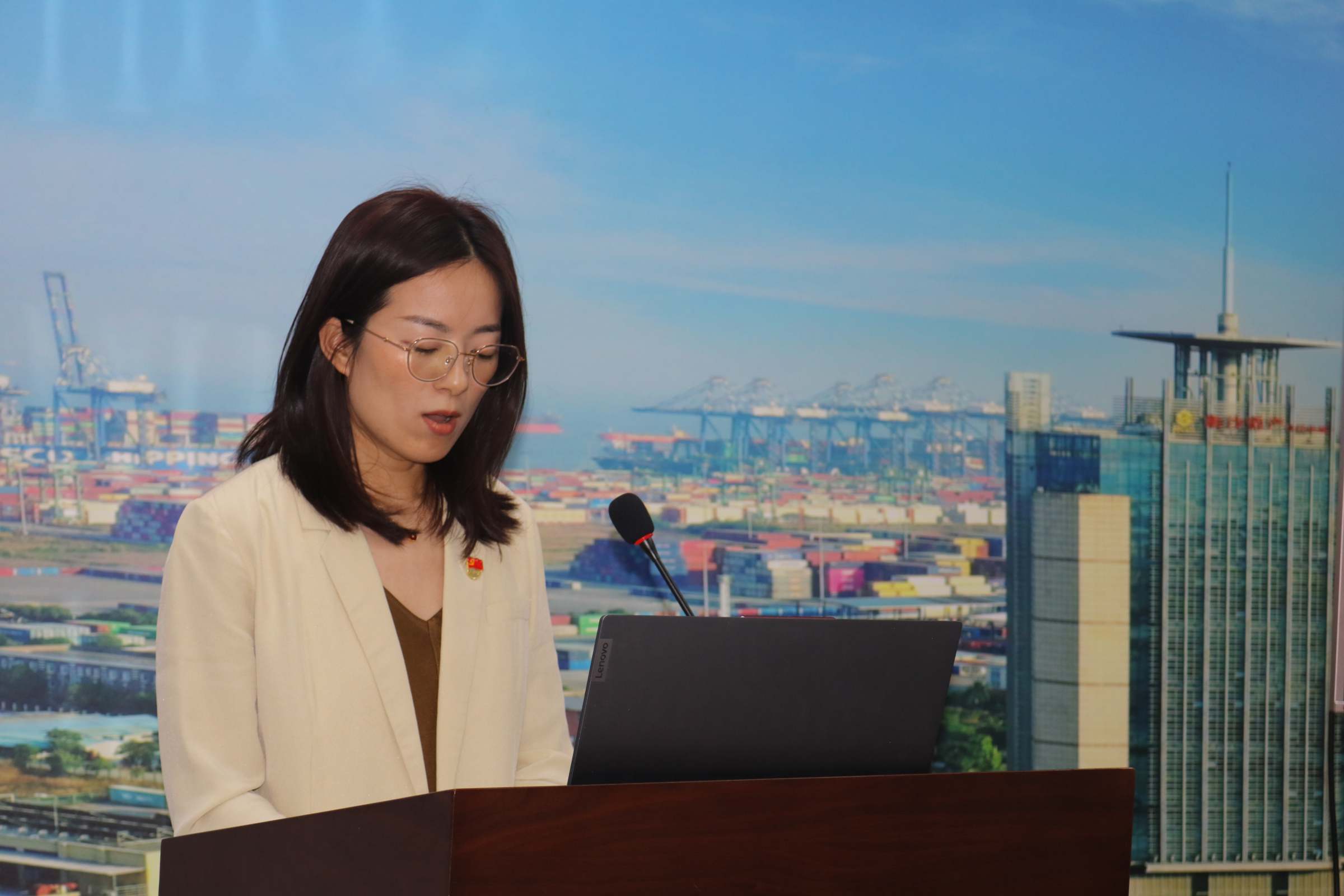 贾微微汇报第三小组研讨成果