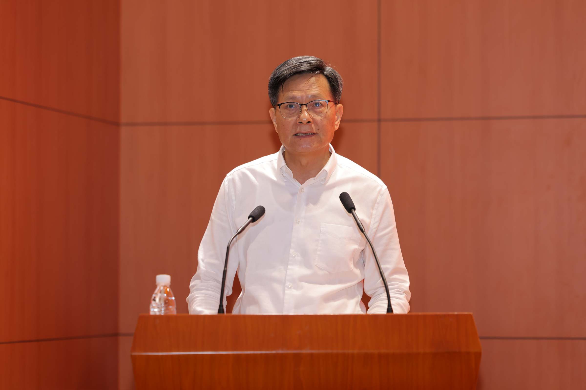 广州市海珠区委副书记、政法委书记卢兆华致辞