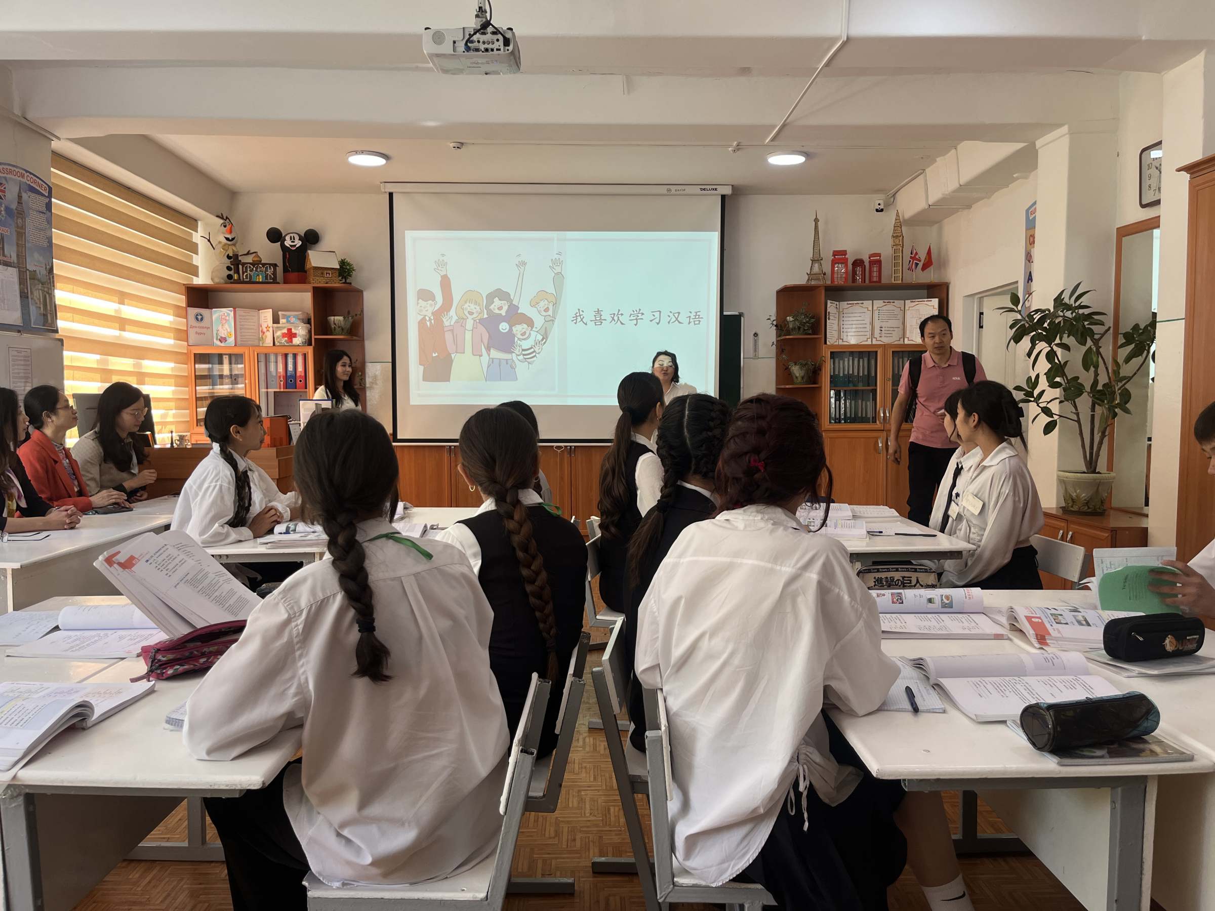 前往吉尔吉斯斯坦比什凯克第69中学交流