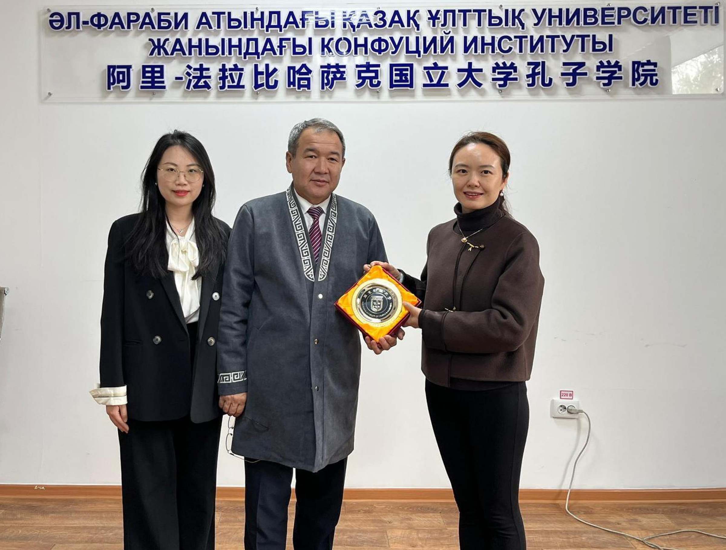 前往阿里·法拉比哈萨克国立大学孔子学院交流