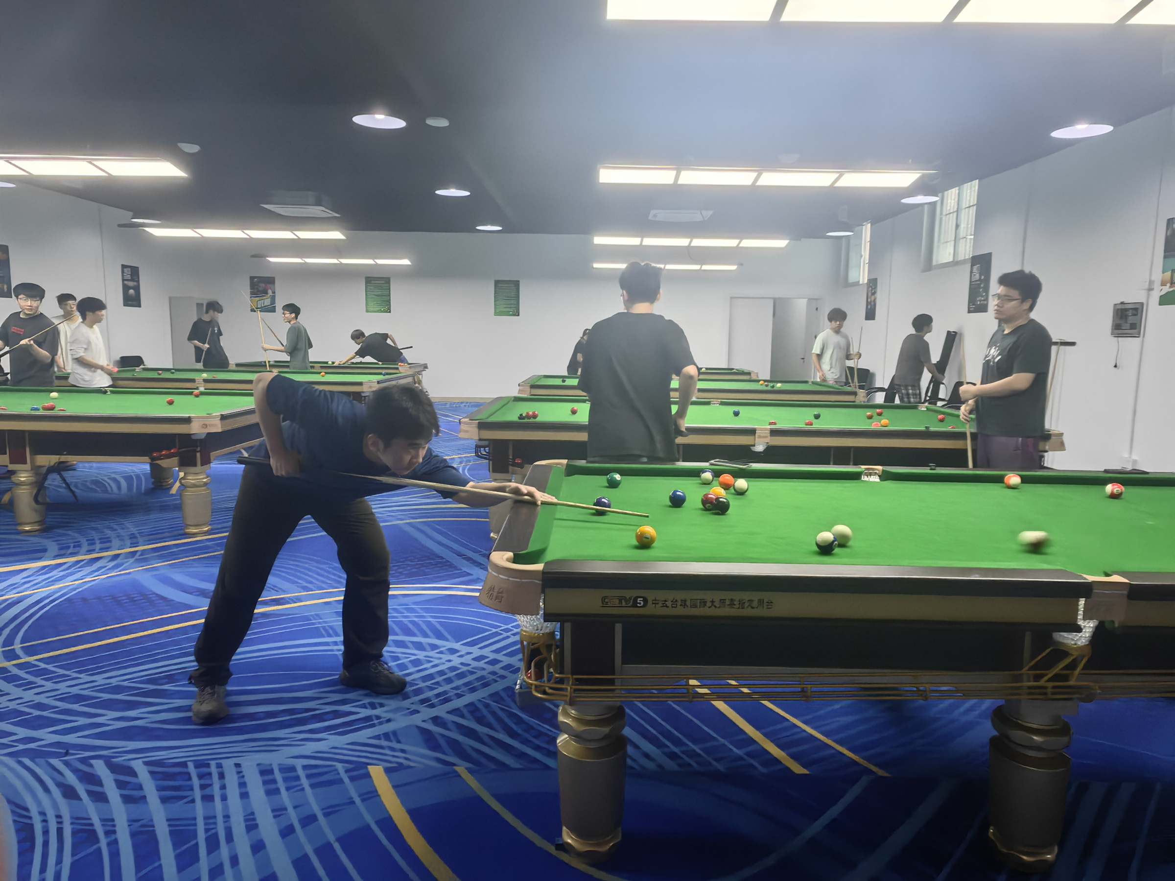 “一杆倾心,青春无界”台球、高尔夫球体验活动