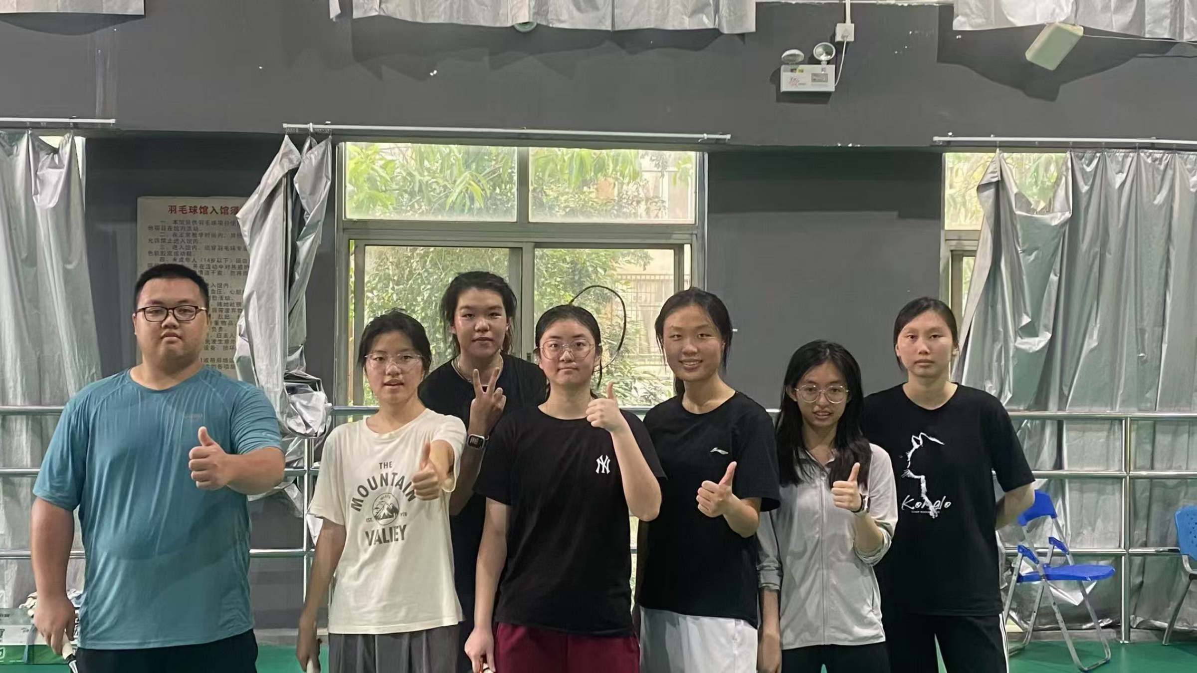 “‘羽’你过五一”羽毛球团建活动