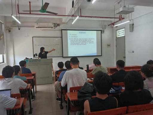 学校组织2025年暑期英语考研辅导