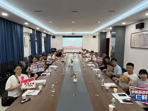 校领导深入佛山校区迎新现场指导工作