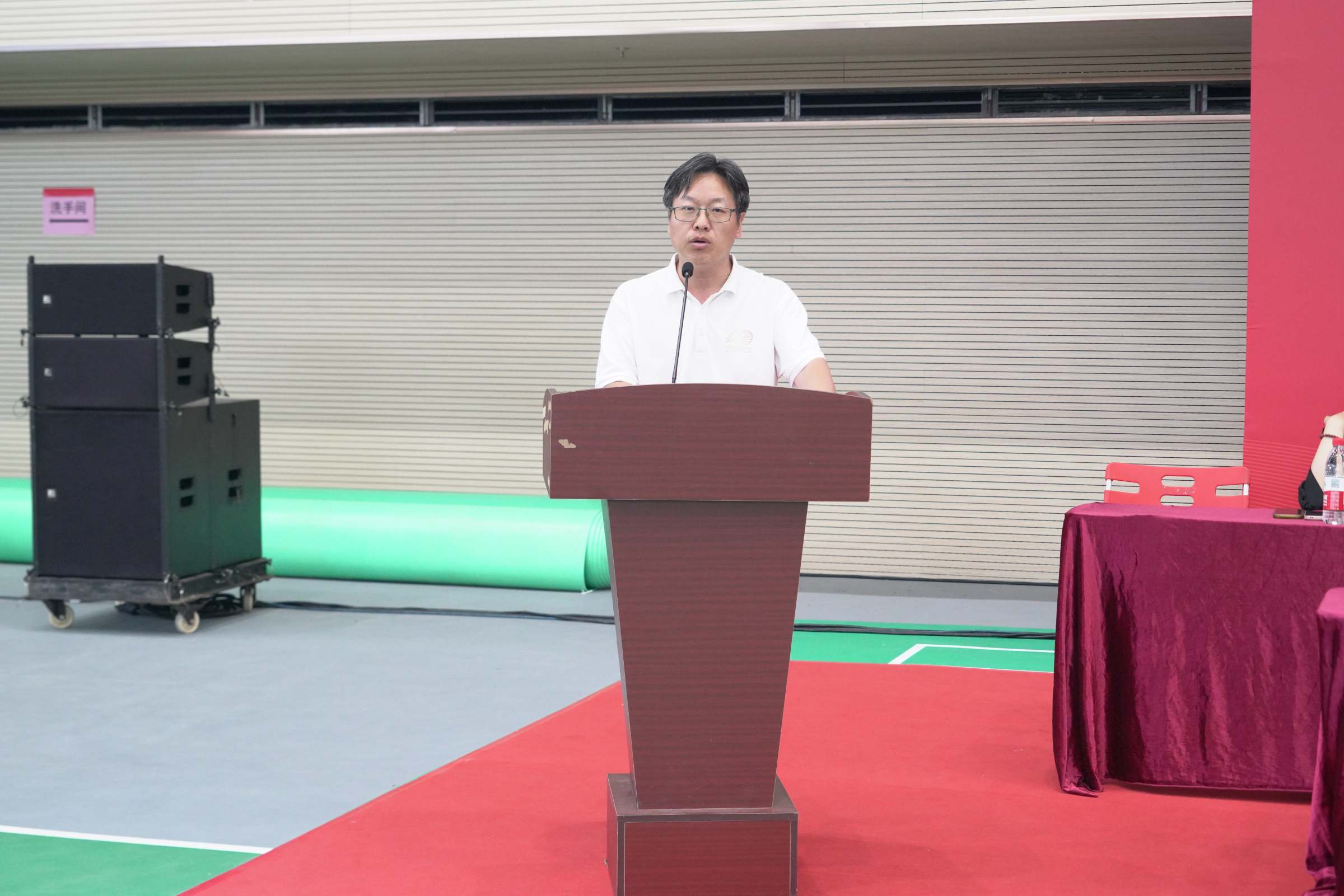 继续教育学院党总支副书记杨勇宣读表彰决定