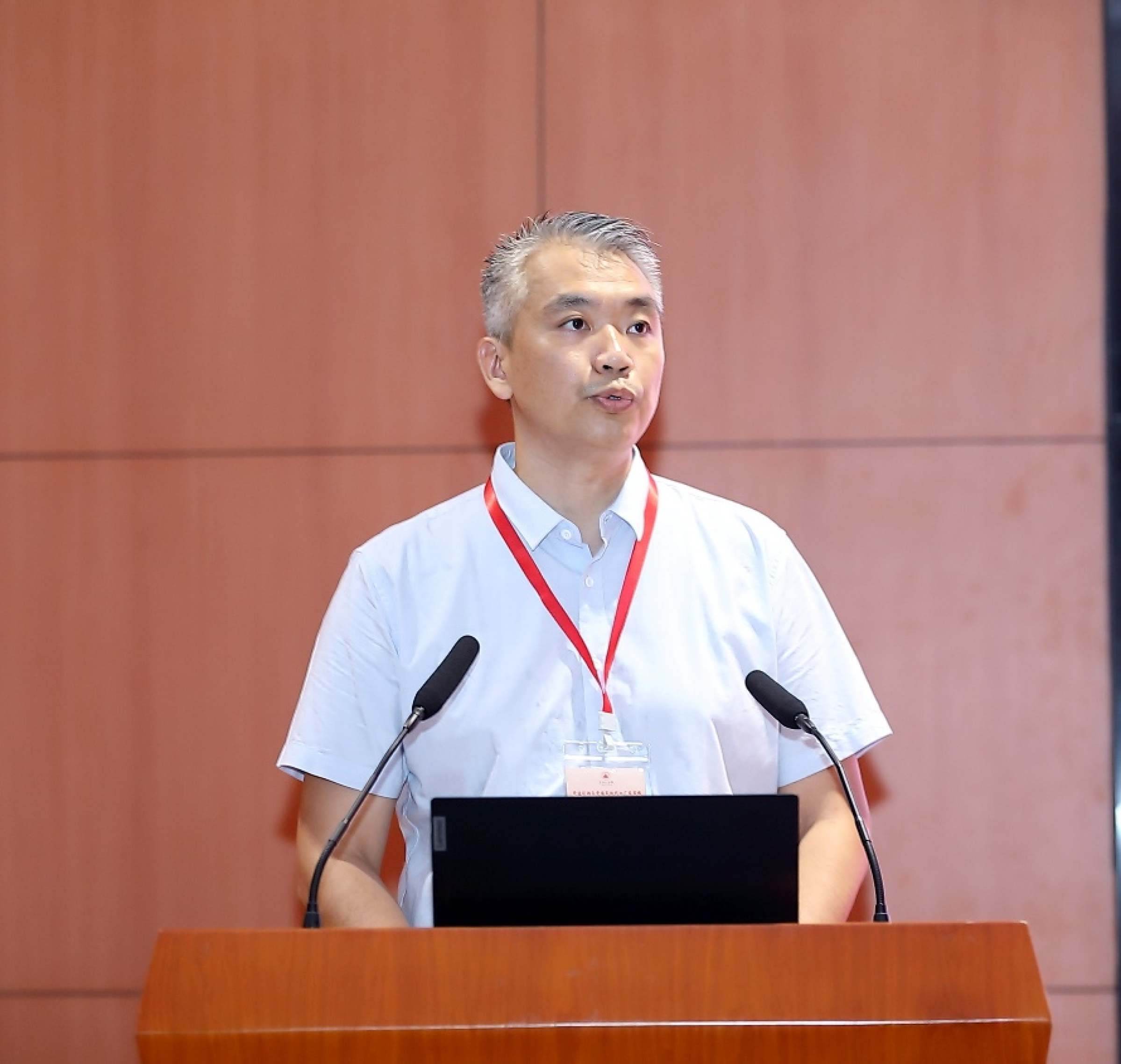 广东财经大学马克思主义学院党委书记张小洁主持开幕式