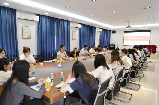 佛山校区工作部组织召开学生调研座谈会