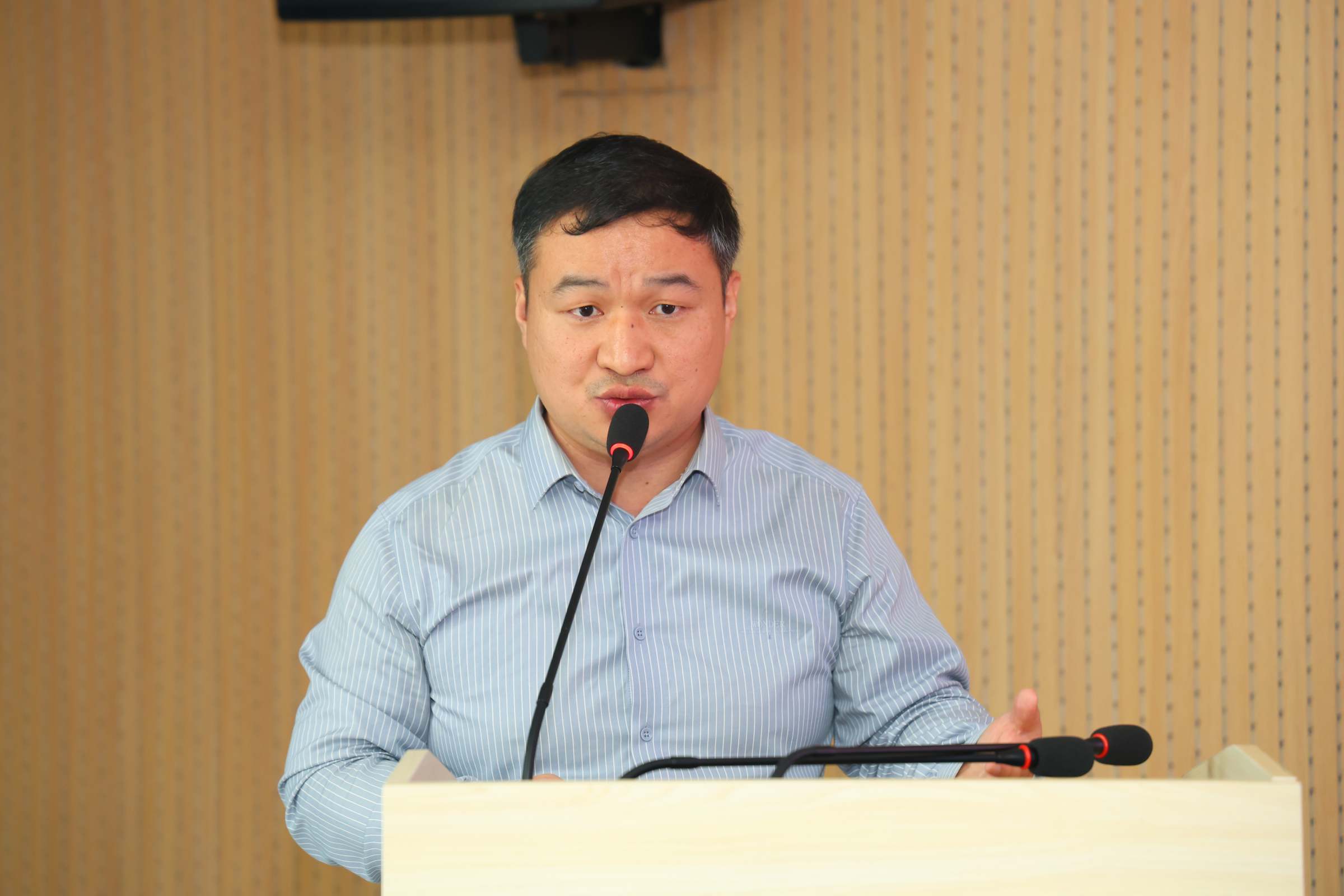 郭艳明作主旨演讲