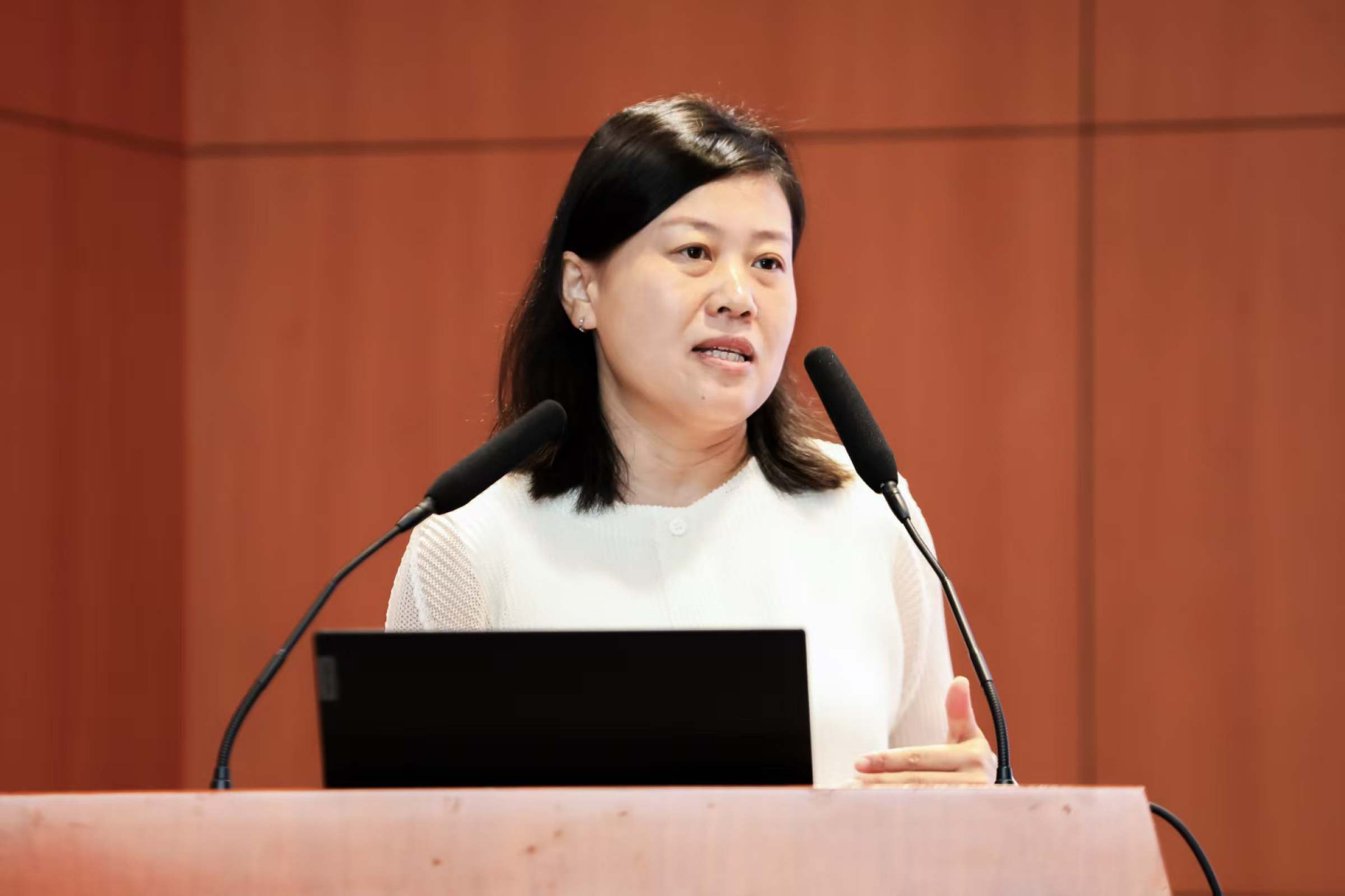 广东财经大学经济学院副院长柴盈教授作主旨演讲